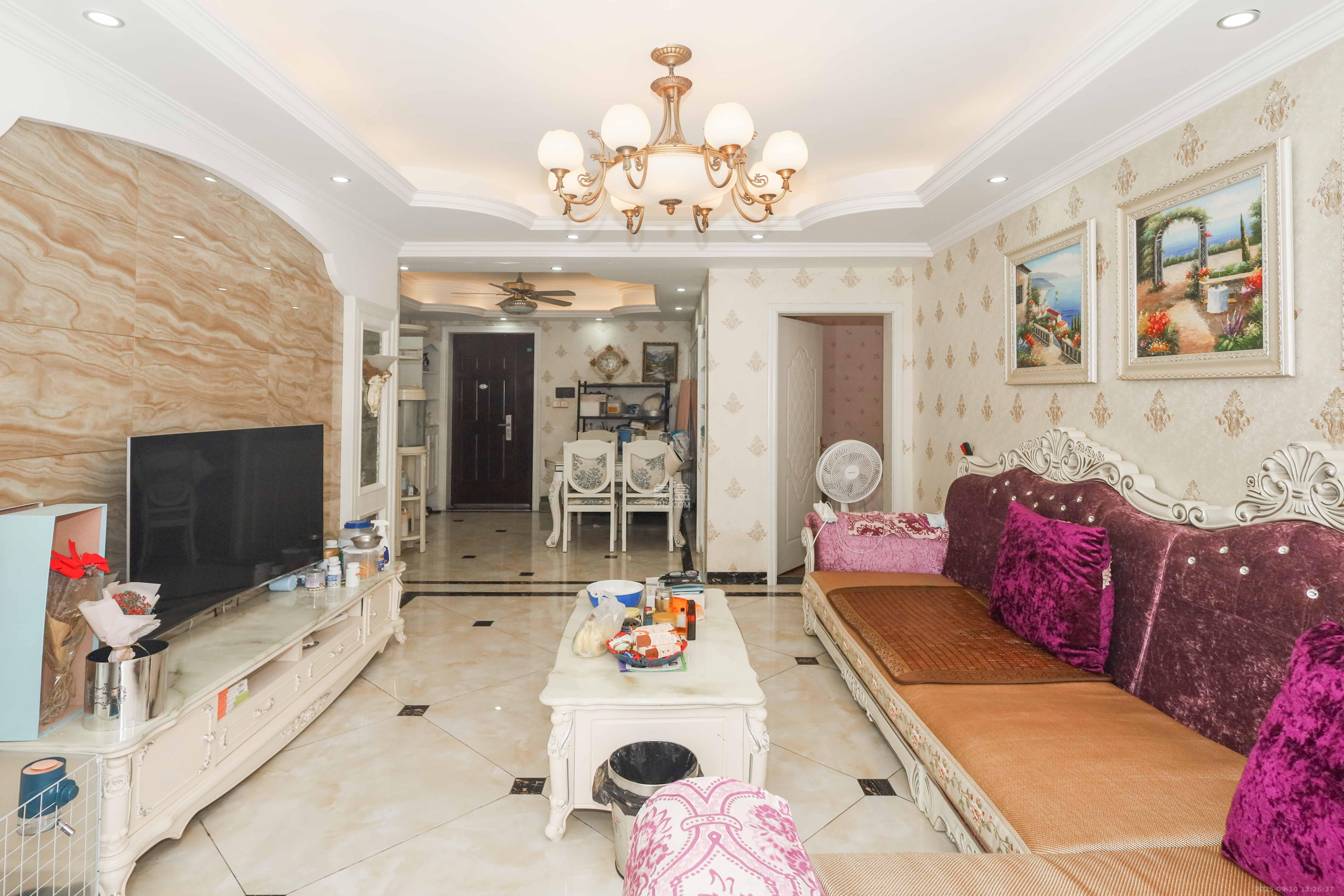 惠天然梅岭国际 3室2厅1卫 98.8万 惠天然梅岭国际 3室2厅1卫 98.8万客厅