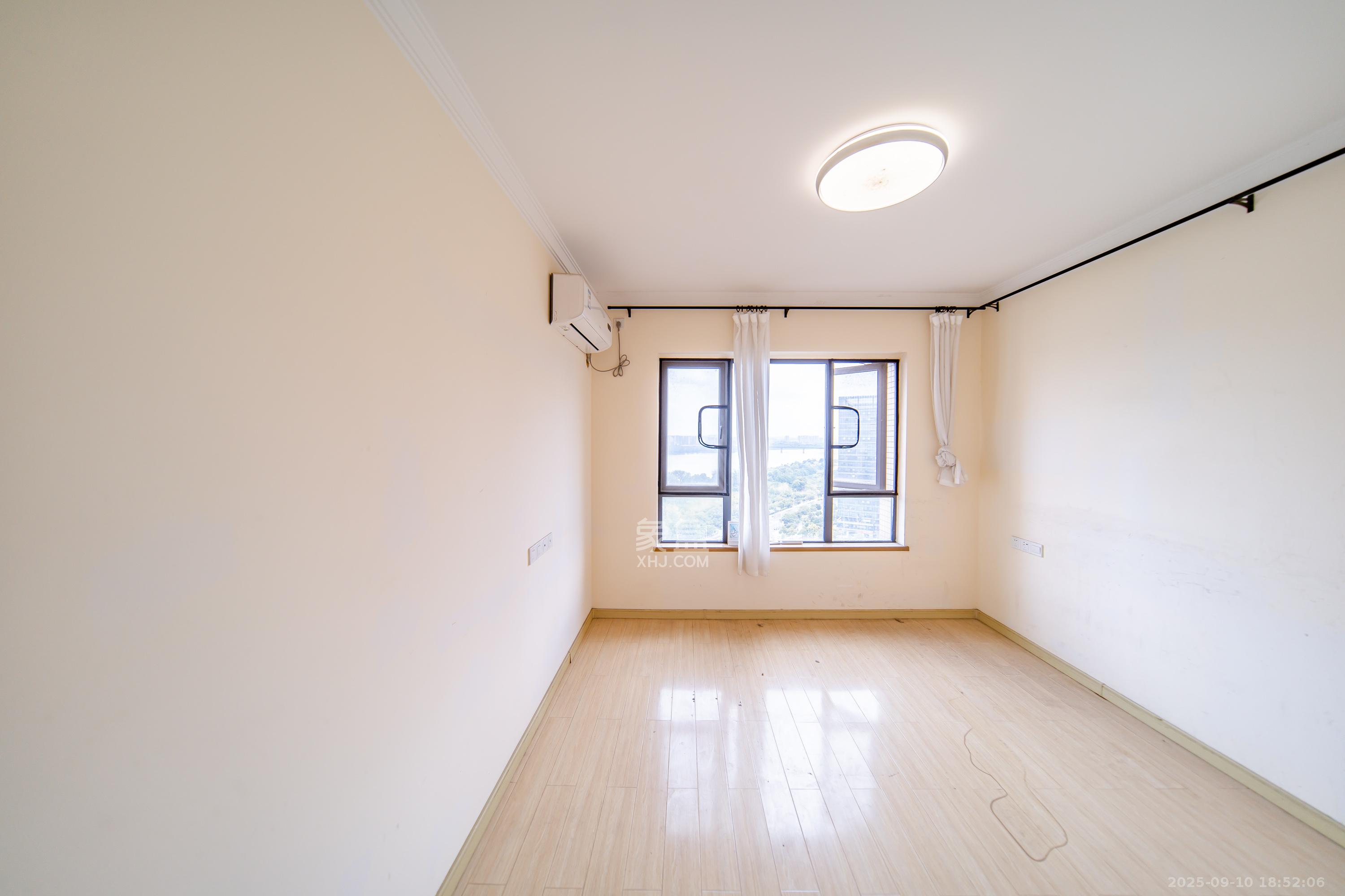 兰亭湾畔  3室2厅2卫    138.0万卧室