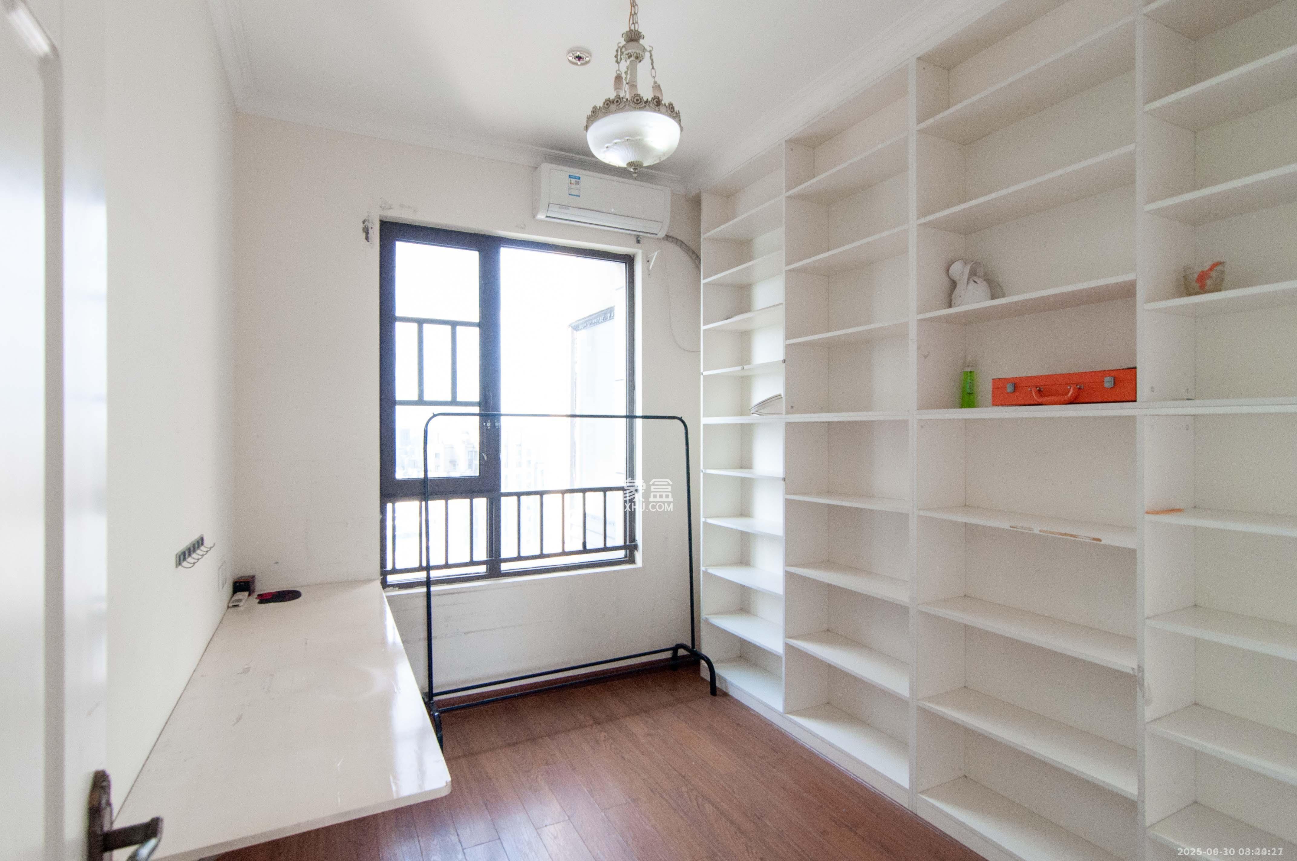 金茂梅溪湖 4室2厅2卫 3500.0元/月 金茂梅溪湖 4室2厅2卫 3500.0元/月室内图