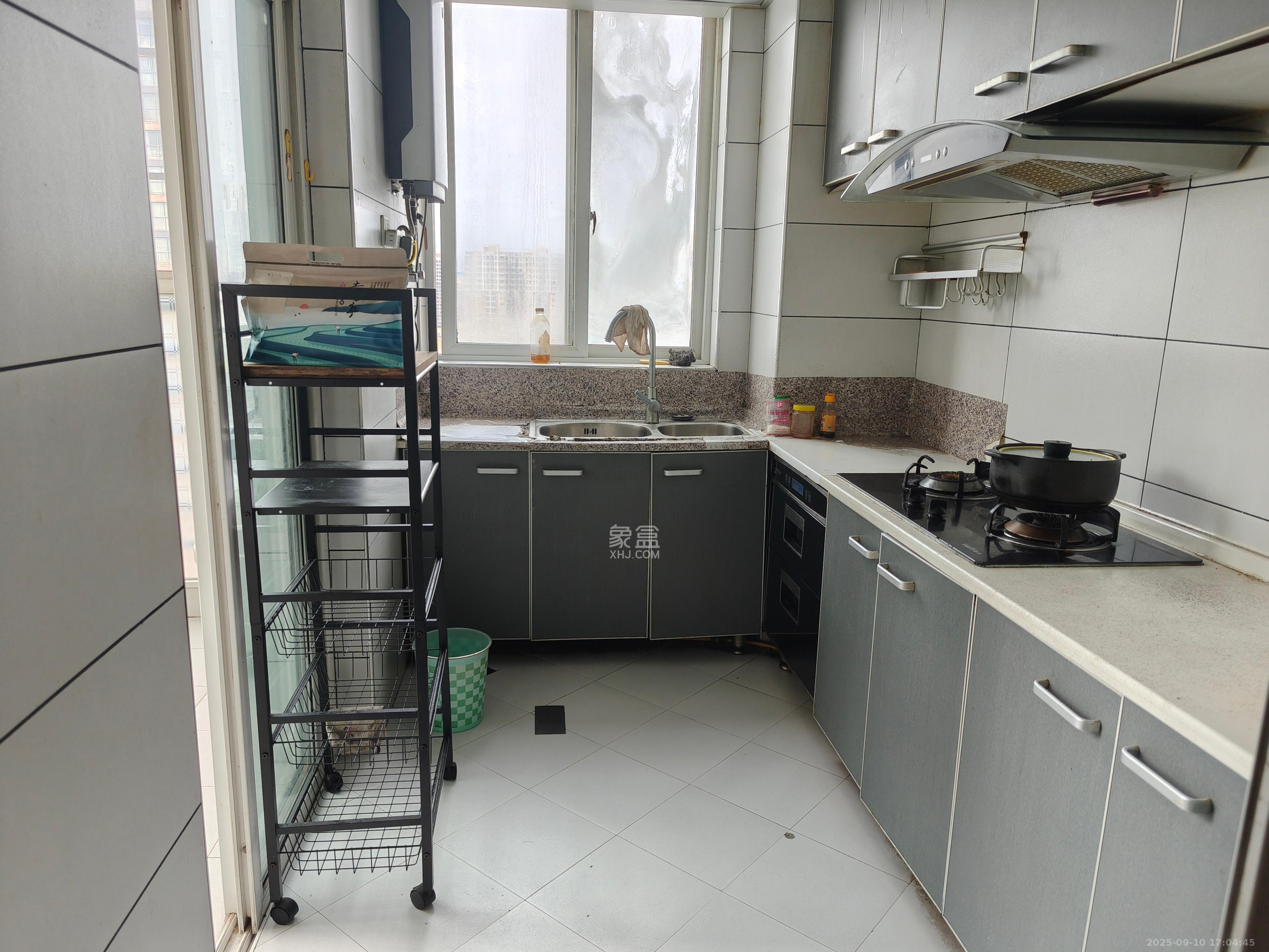 圣力华苑 3室2厅2卫 1600.0元/月 圣力华苑 3室2厅2卫 1600.0元/月室内图