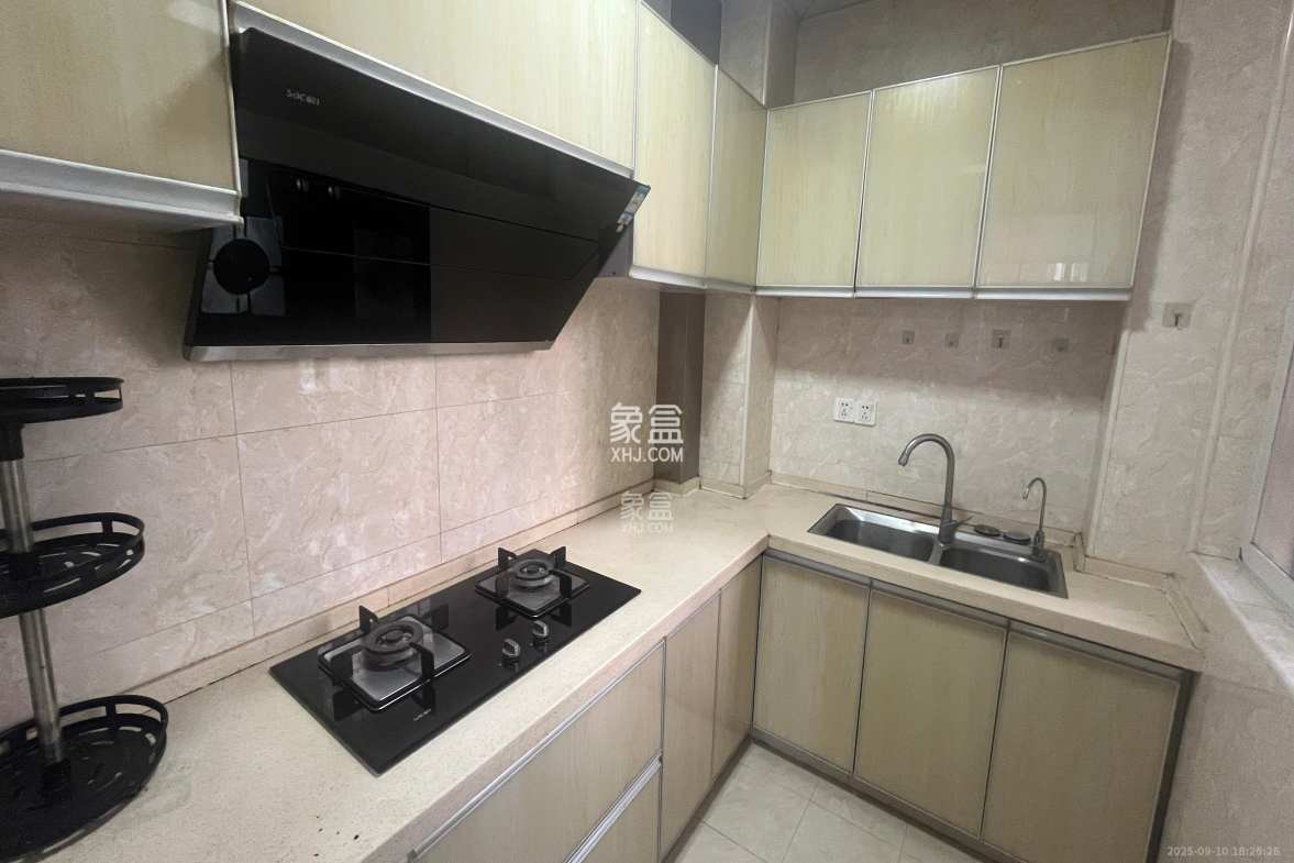 嘉顺苑 3室2厅2卫 2400.0元/月 嘉顺苑 3室2厅2卫 2400.0元/月室内图