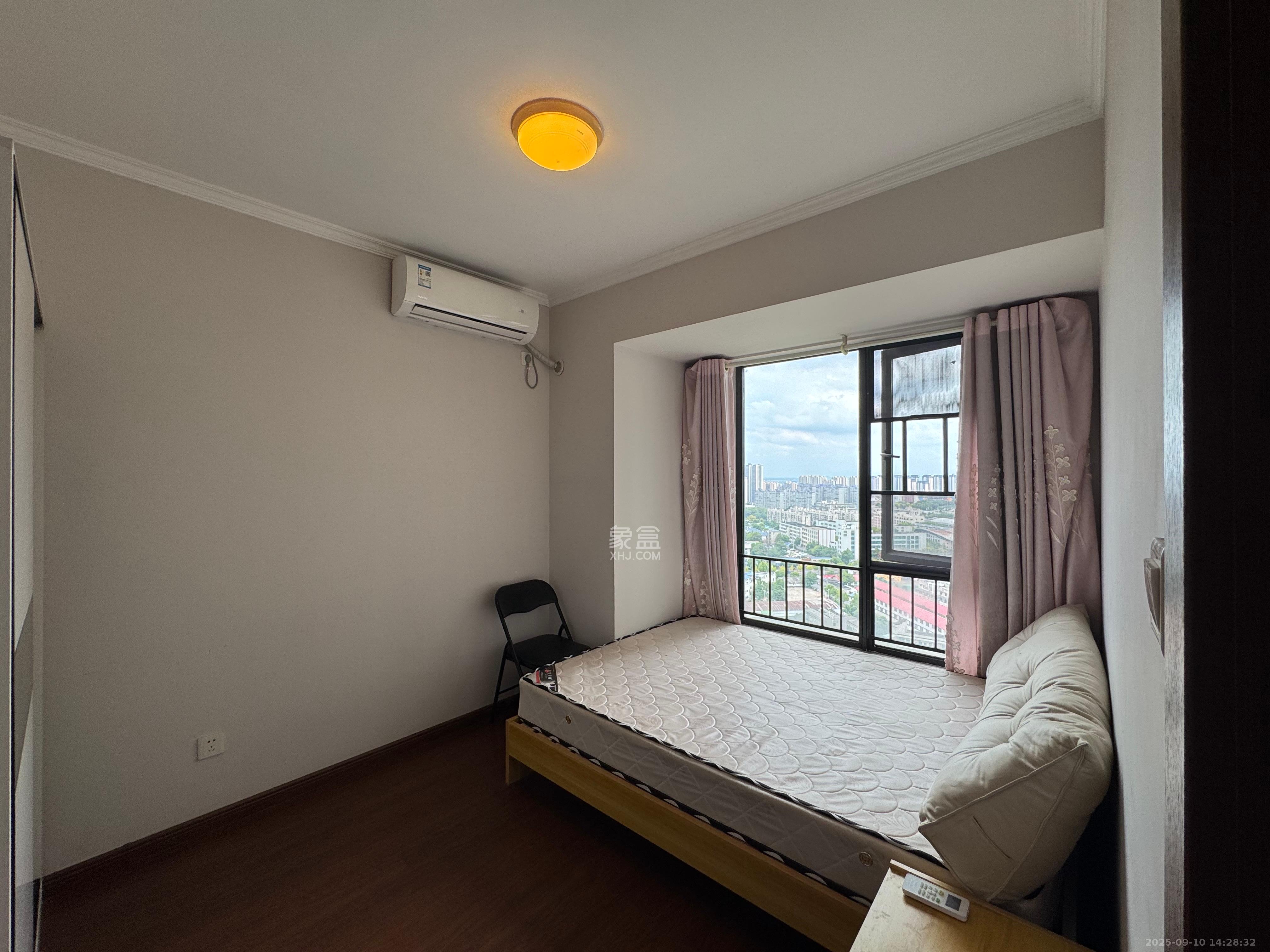 万科金域华府三四期  4室2厅2卫    2800.0元/月室内图