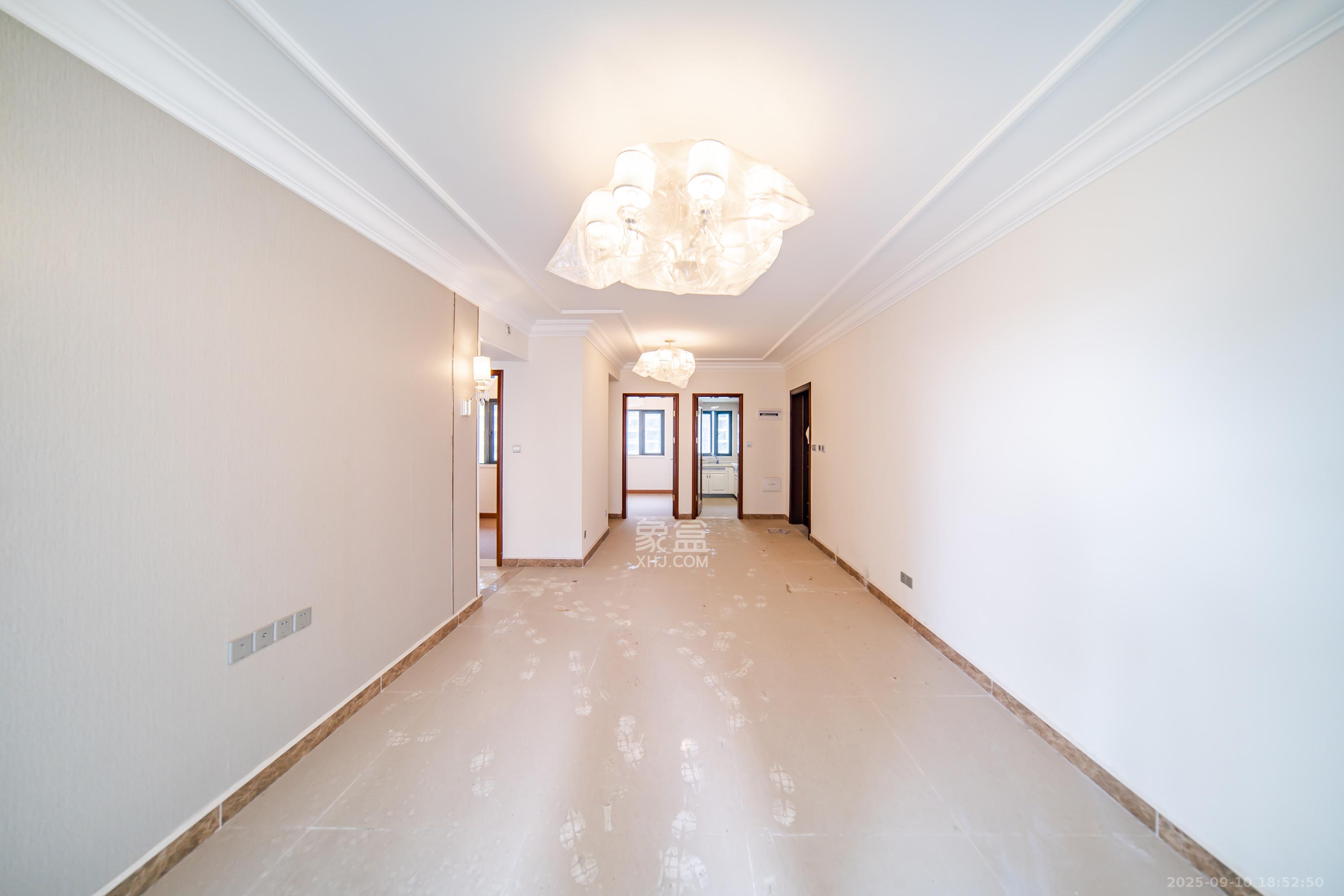 恒大文化旅游城A区  3室2厅1卫    65.0万客厅