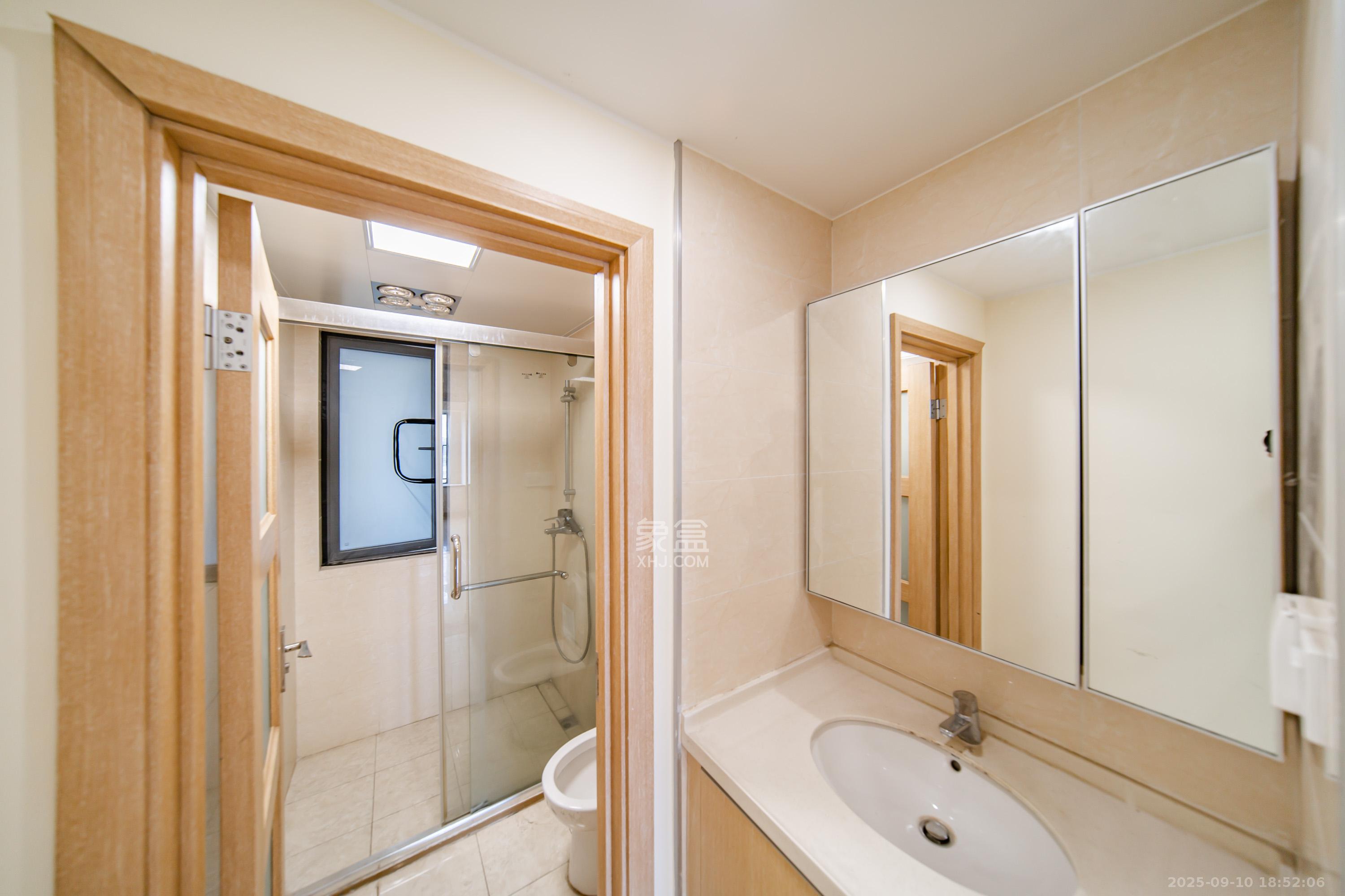 兰亭湾畔  3室2厅2卫    138.0万卫生间