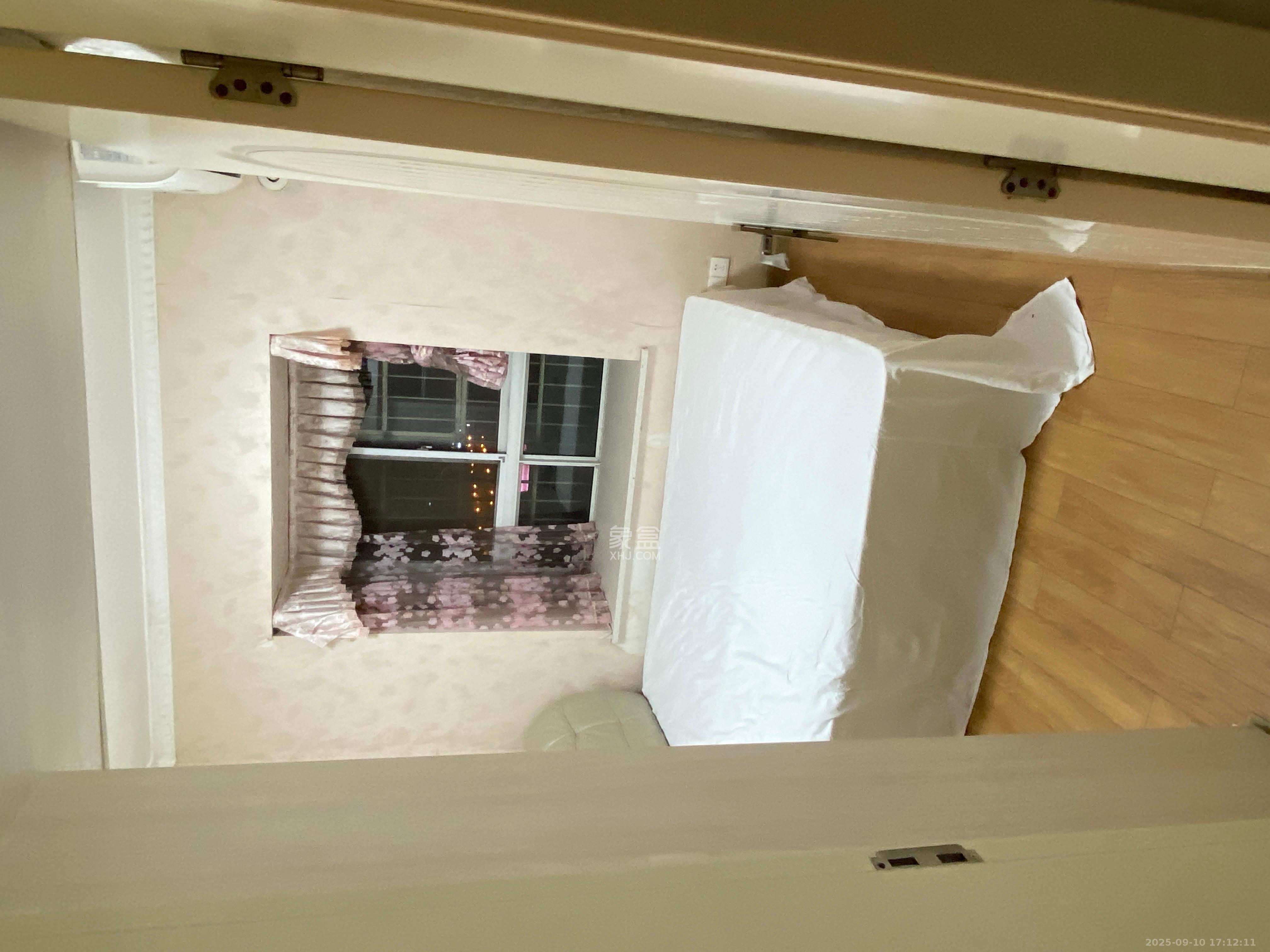 时代星城  1室2厅2卫    2500.0元/月室内图