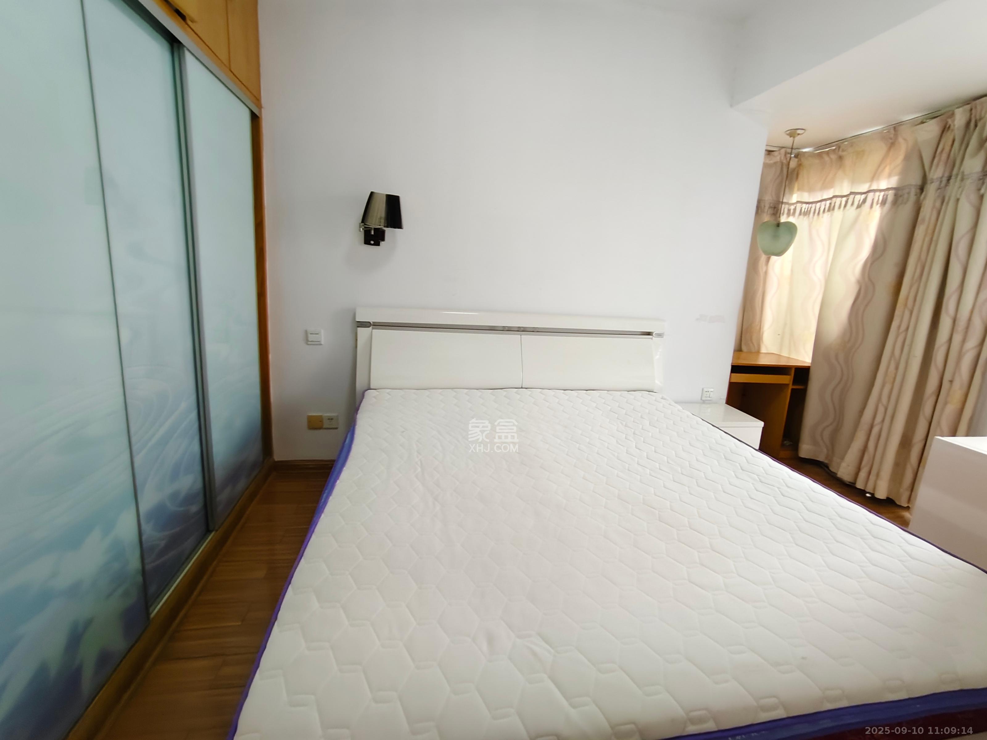 银港水晶城  2室2厅1卫    2300.0元/月 银港水晶城  2室2厅1卫    2300.0元/月室内图