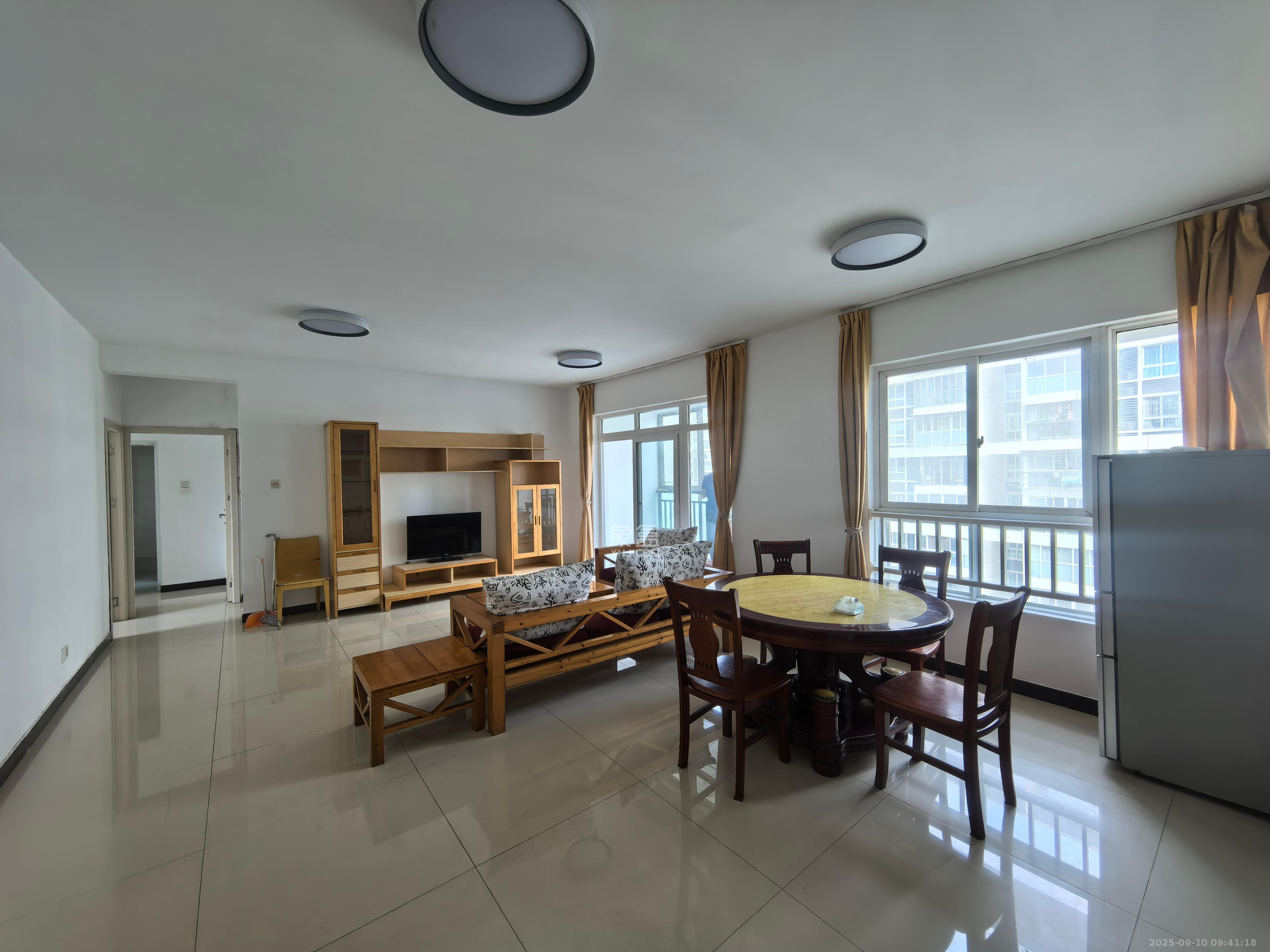 麓山润城  3室2厅2卫    2300.0元/月 麓山润城  3室2厅2卫    2300.0元/月室内图