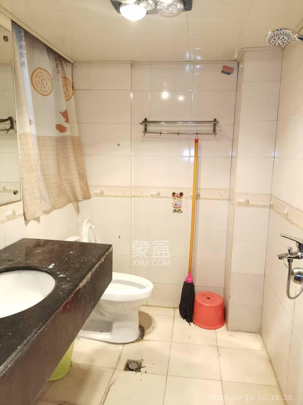华丽家族  2室2厅1卫   1600.00元/月室内图