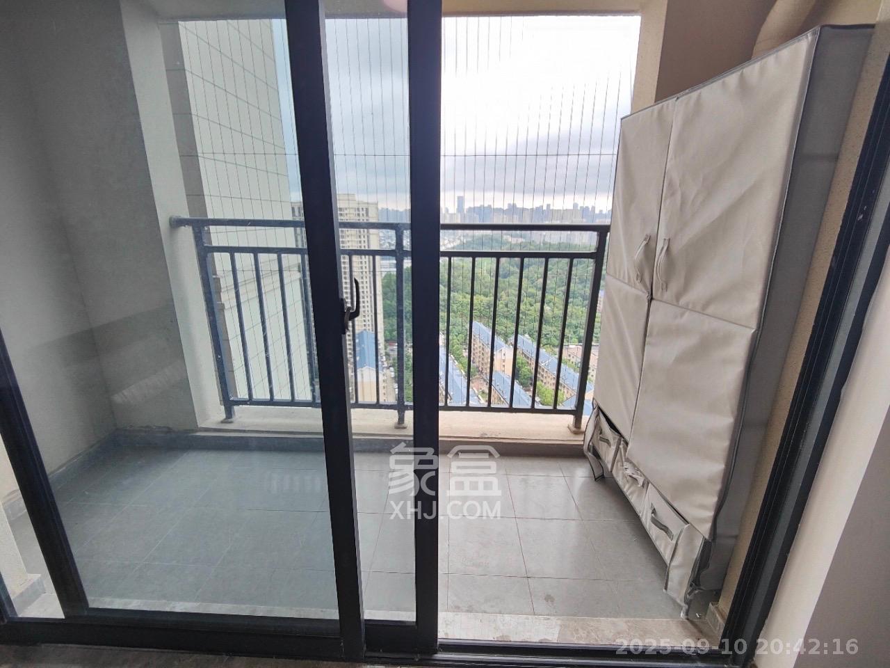 荣泰广场 3室2厅1卫 2400.0元/月 荣泰广场 3室2厅1卫 2400.0元/月室内图