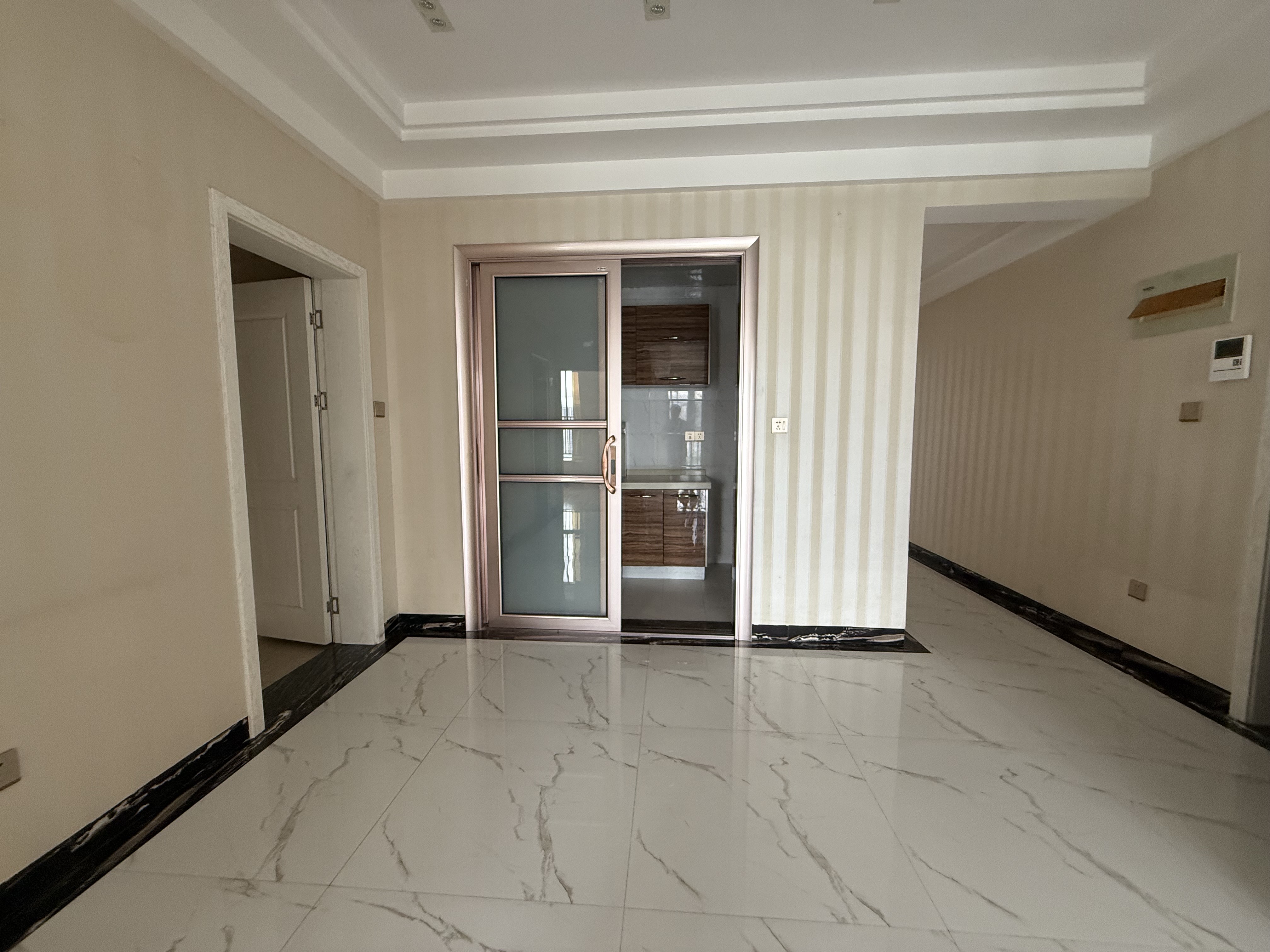 山水印象  3室2厅2卫    75.8万客厅