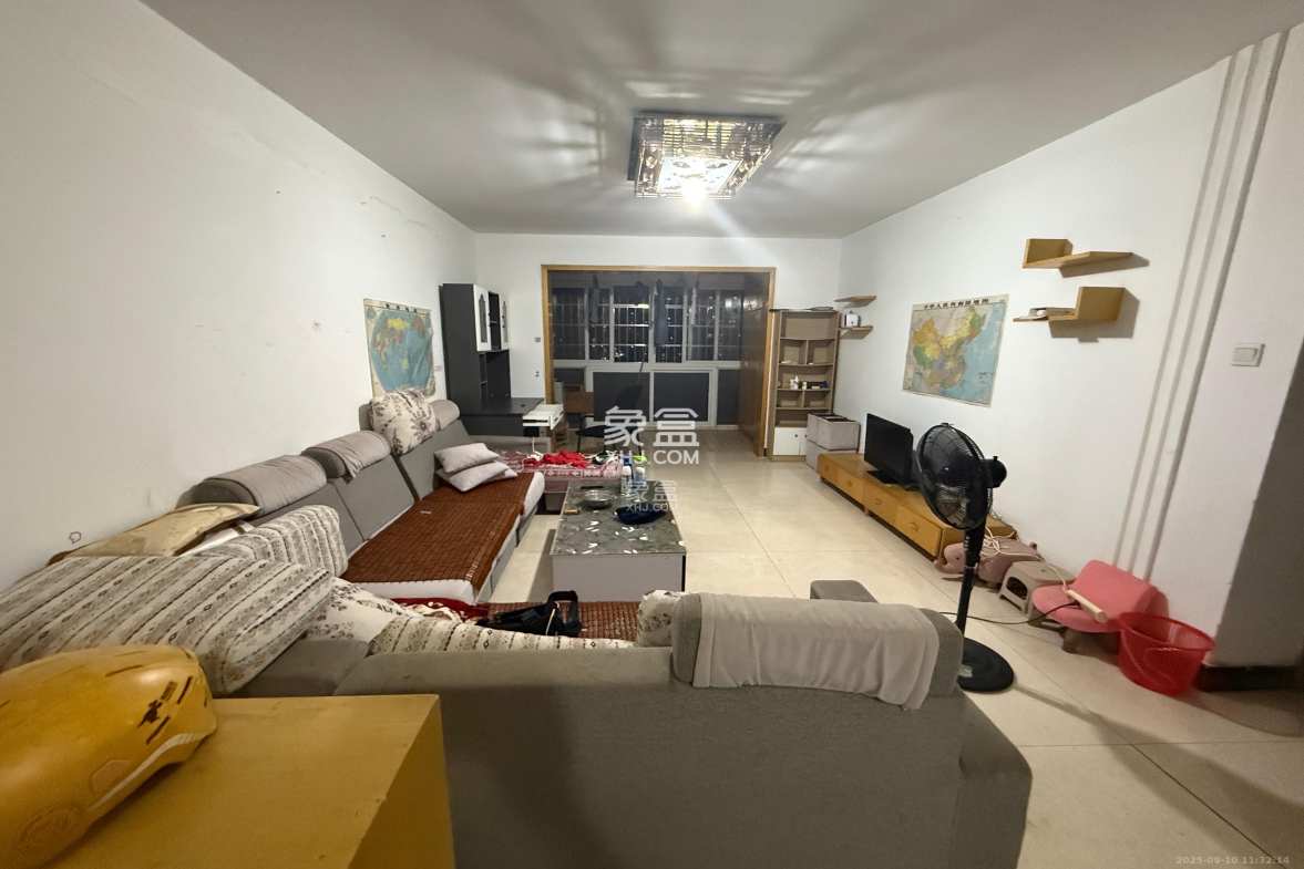 新诚小区  2室2厅1卫    1350.0元/月 新诚小区  2室2厅1卫    1350.0元/月室内图