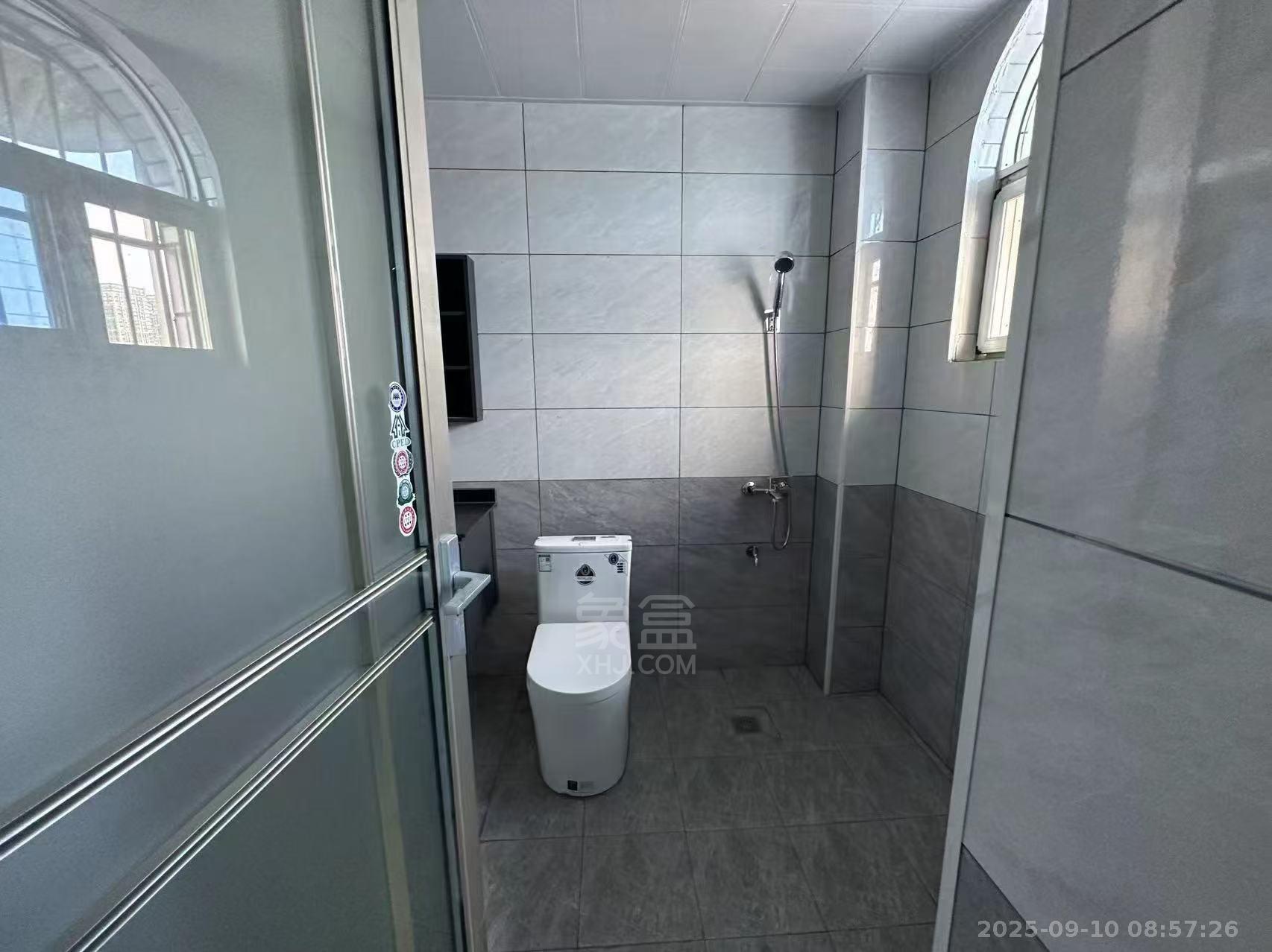 银环大厦  3室2厅2卫    1600.0元/月 银环大厦  3室2厅2卫    1600.0元/月室内图