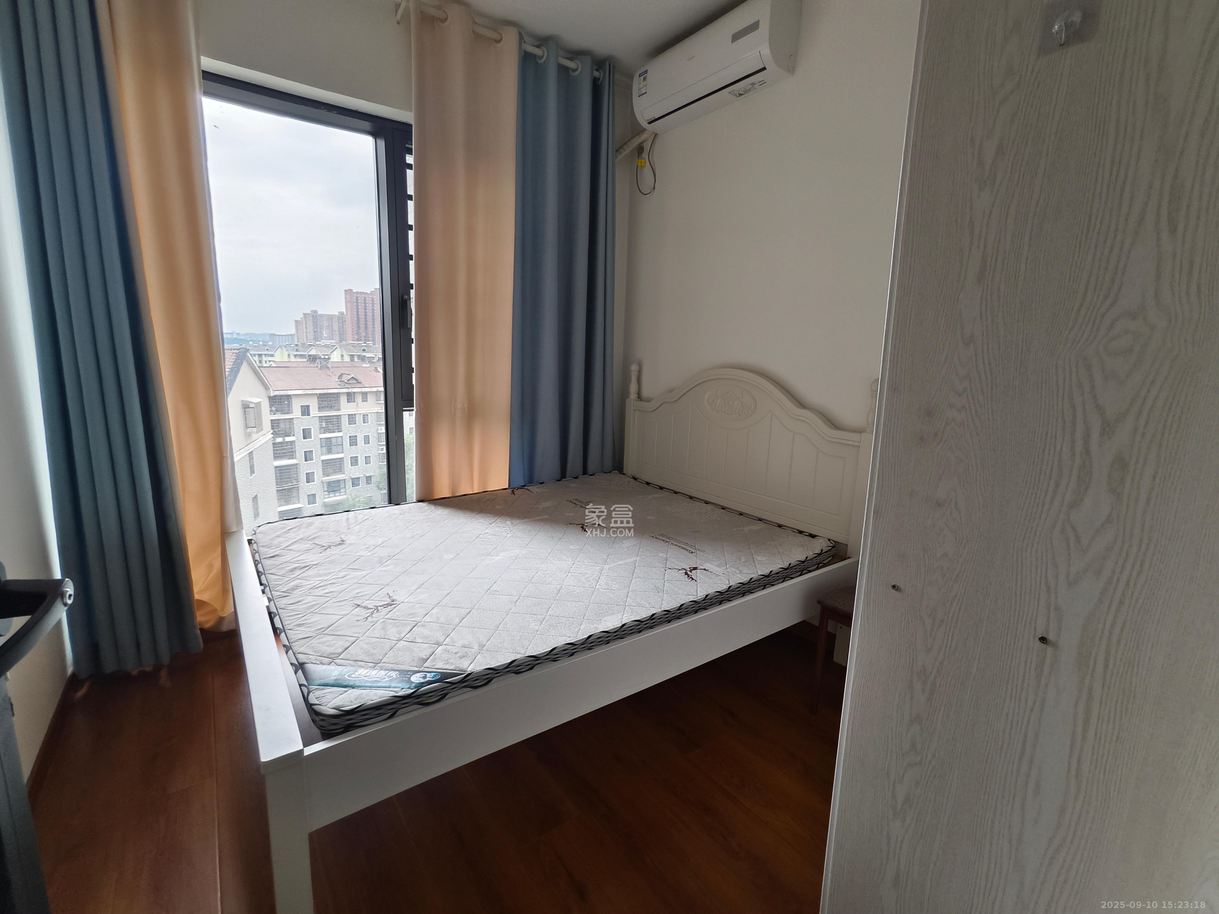 荣泰广场 3室2厅1卫 2200.0元/月 荣泰广场 3室2厅1卫 2200.0元/月室内图