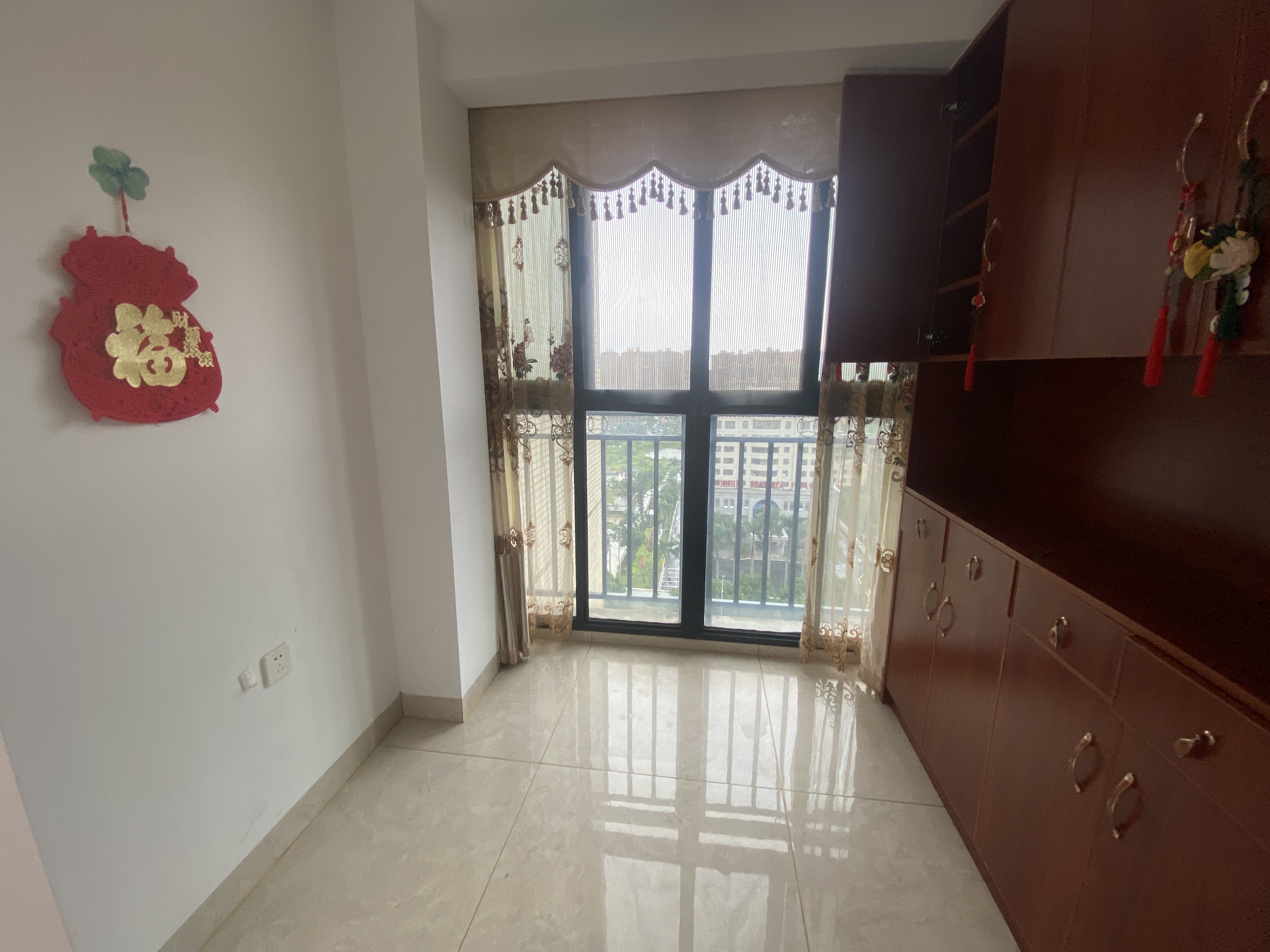 万景峰一期  3室2厅2卫    2500.0元/月室内图