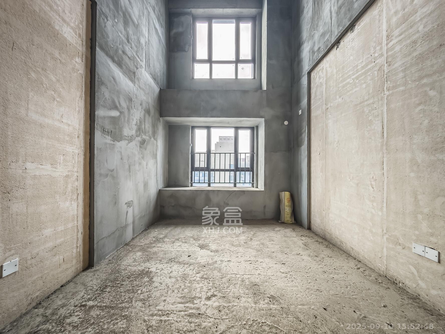 卓越青竹湖  3室2厅2卫    98.0万卧室