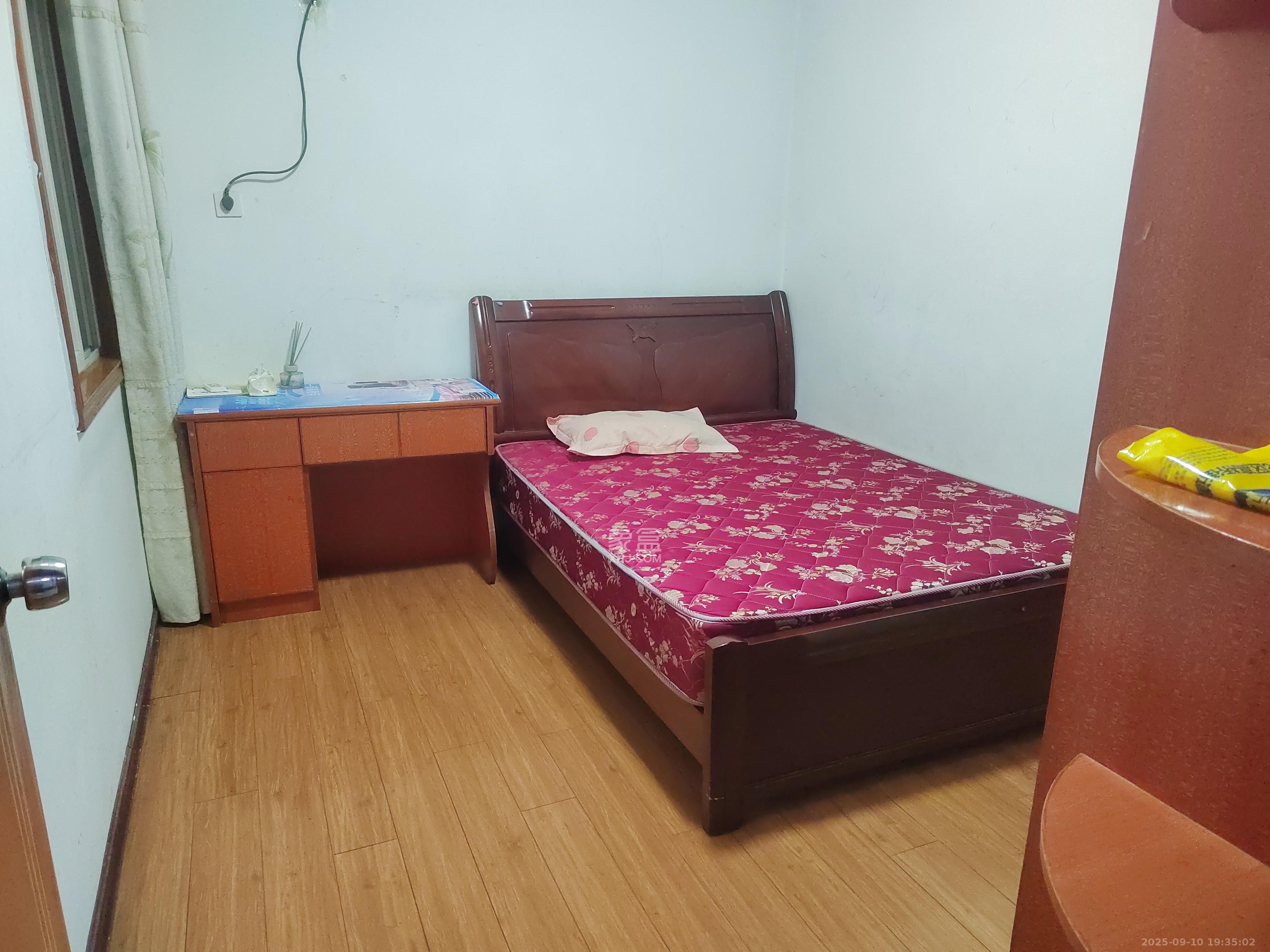 鄱阳小区  3室2厅1卫    1600.0元/月 鄱阳小区  3室2厅1卫    1600.0元/月室内图