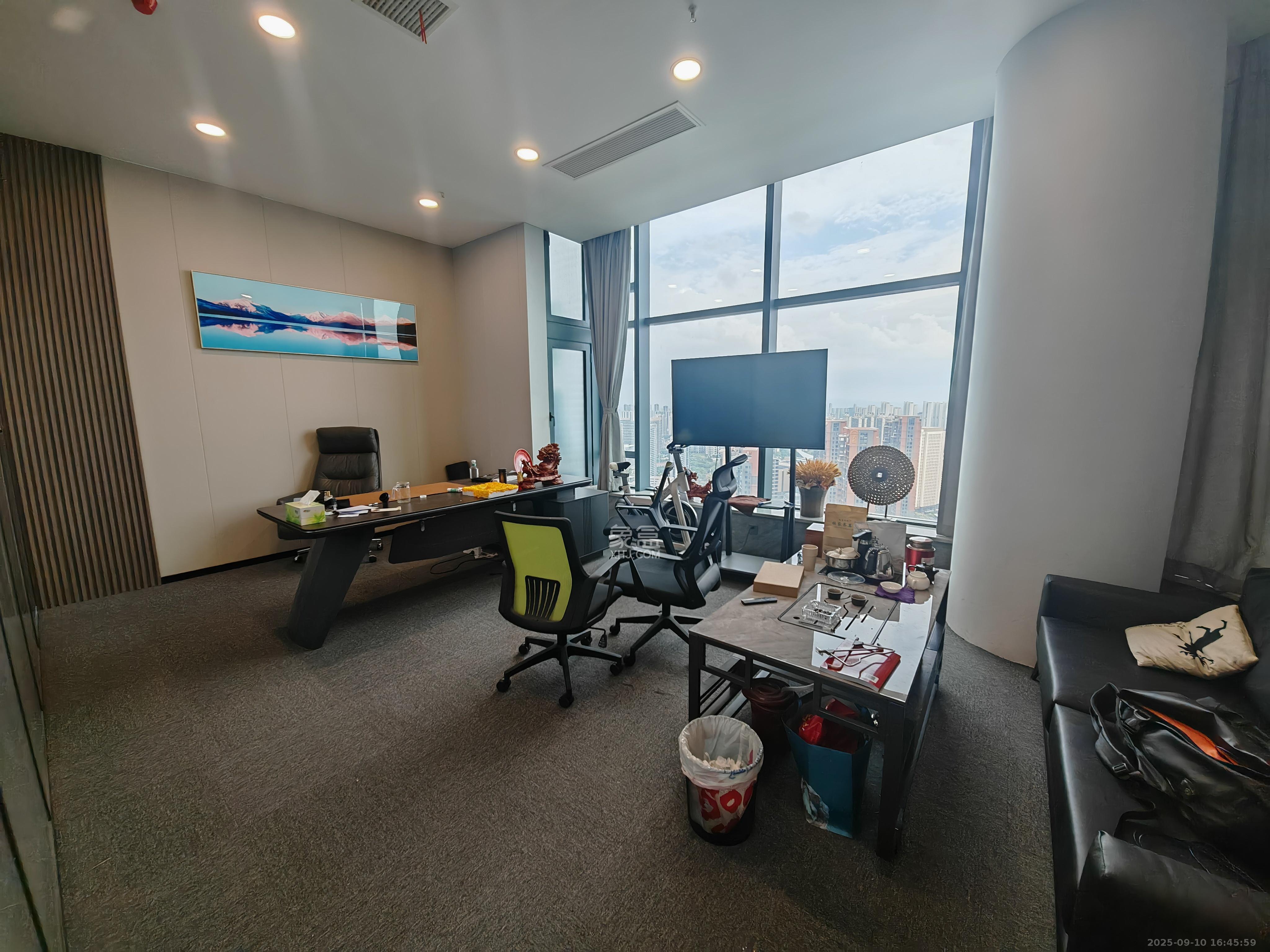 京武浪琴山三期（京武中心）  4室1厅1卫    20000.0元/月室内图