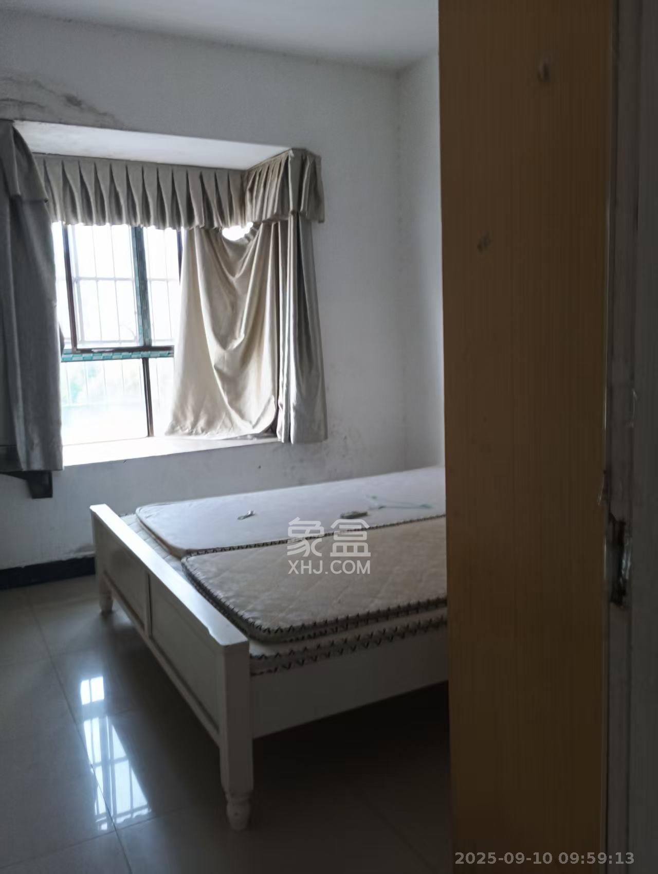 新路小区  3室2厅2卫    1800.0元/月室内图