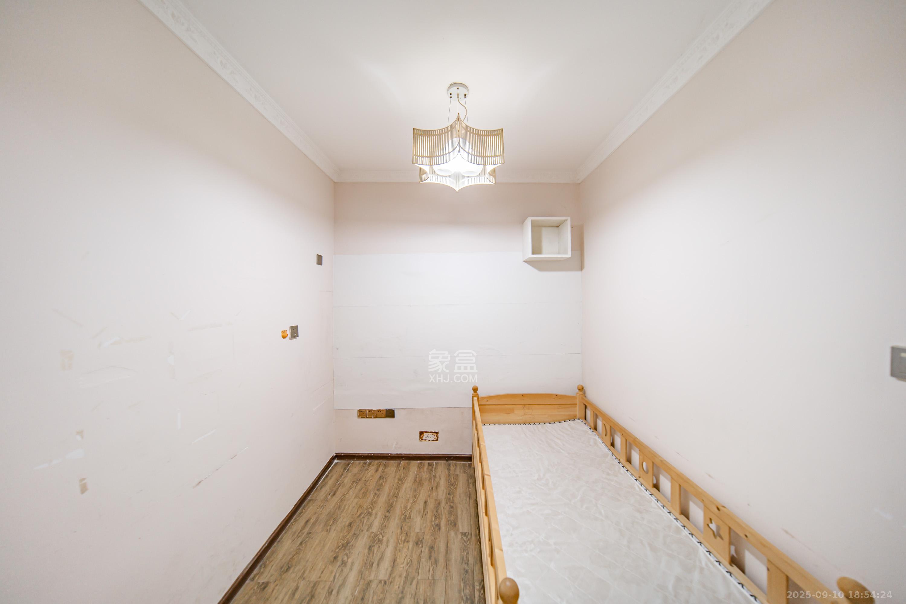 阳光100三期 3室2厅1卫 105.0万 阳光100三期 3室2厅1卫 105.0万卧室