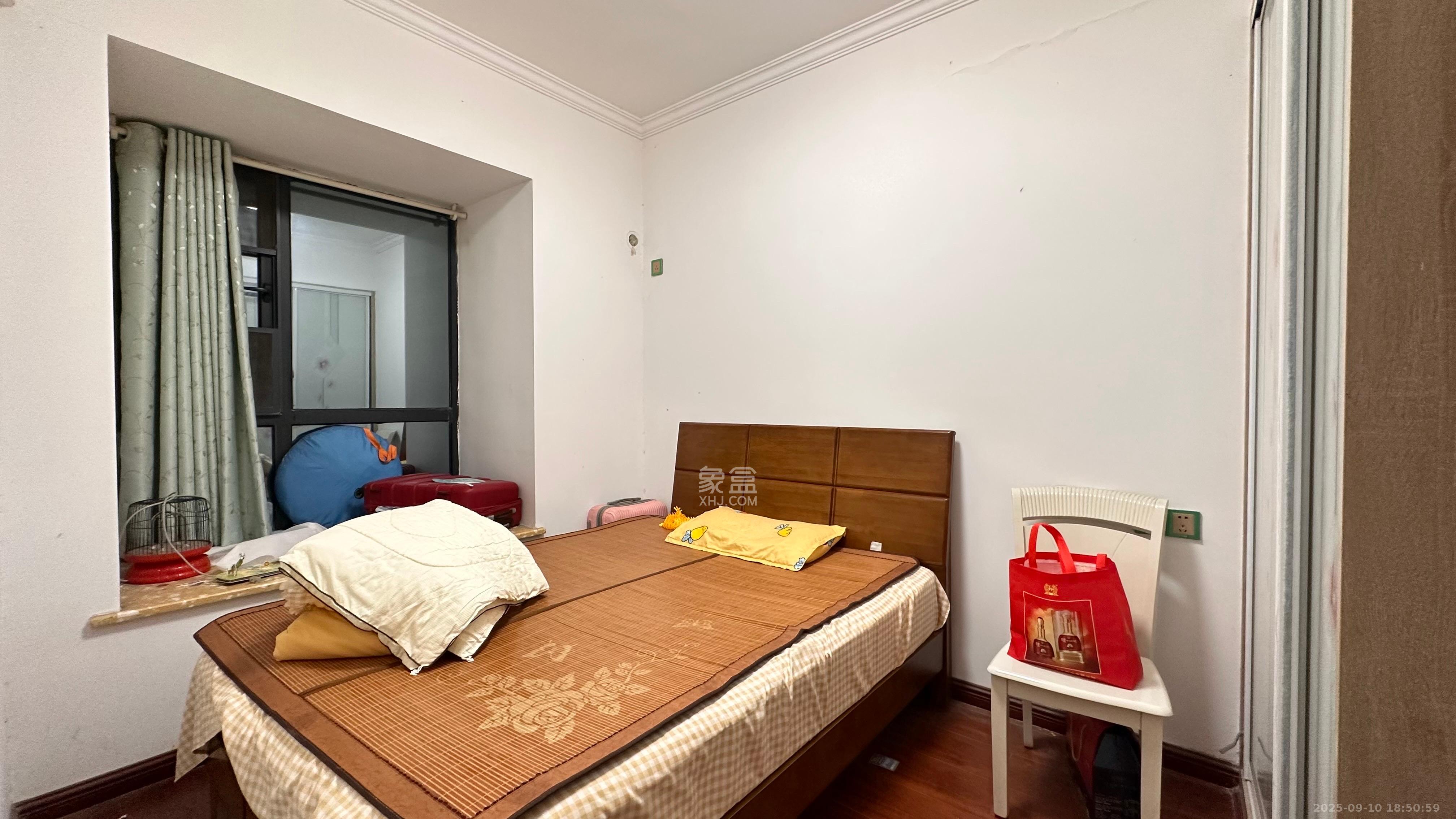 名家翡翠花园  3室2厅1卫    1800.0元/月 名家翡翠花园  3室2厅1卫    1800.0元/月室内图