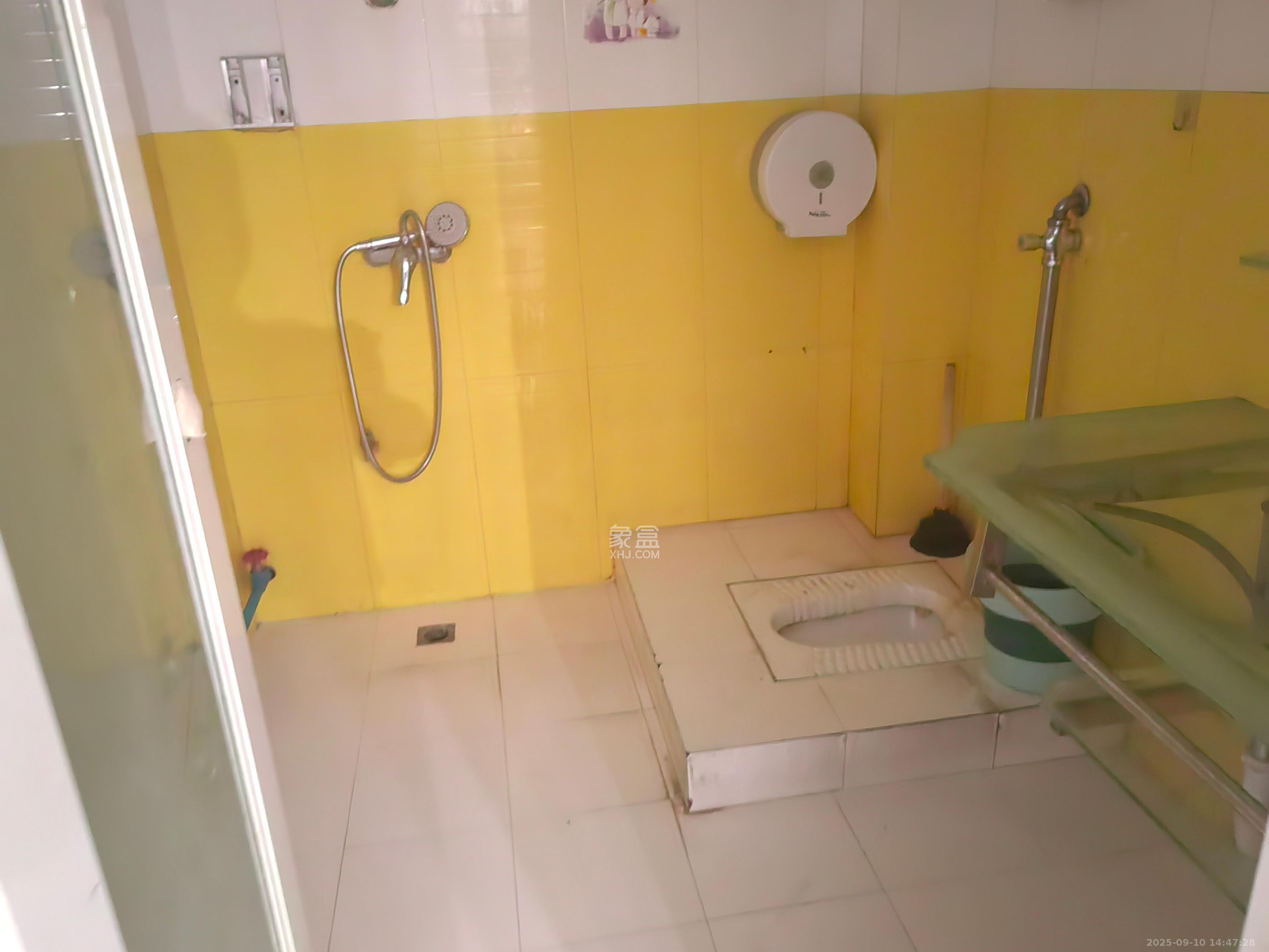 文艺公寓  3室2厅2卫    3100.0元/月室内图