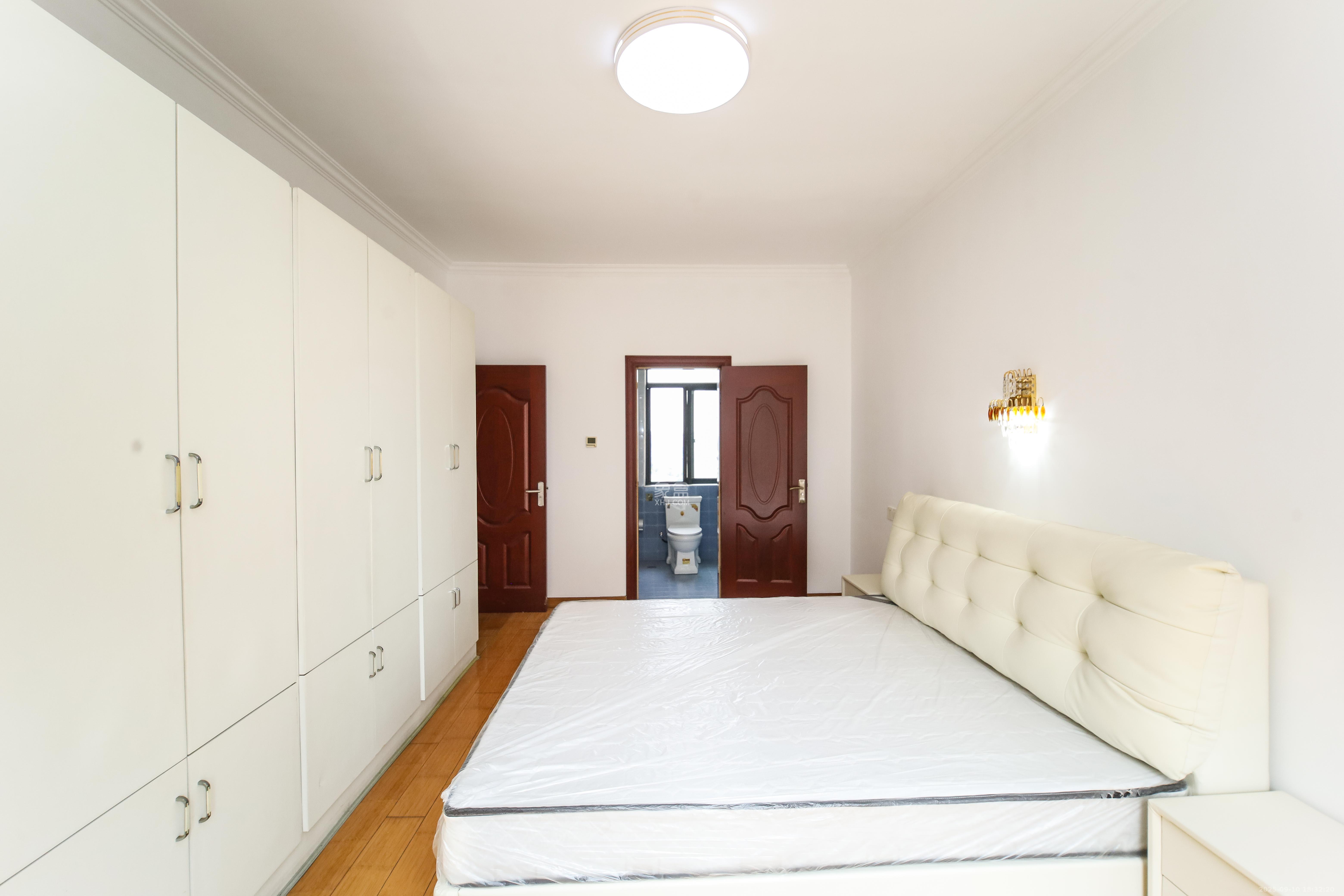 江河双水湾  4室2厅2卫    139.0万 江河双水湾  4室2厅2卫    139.0万卧室