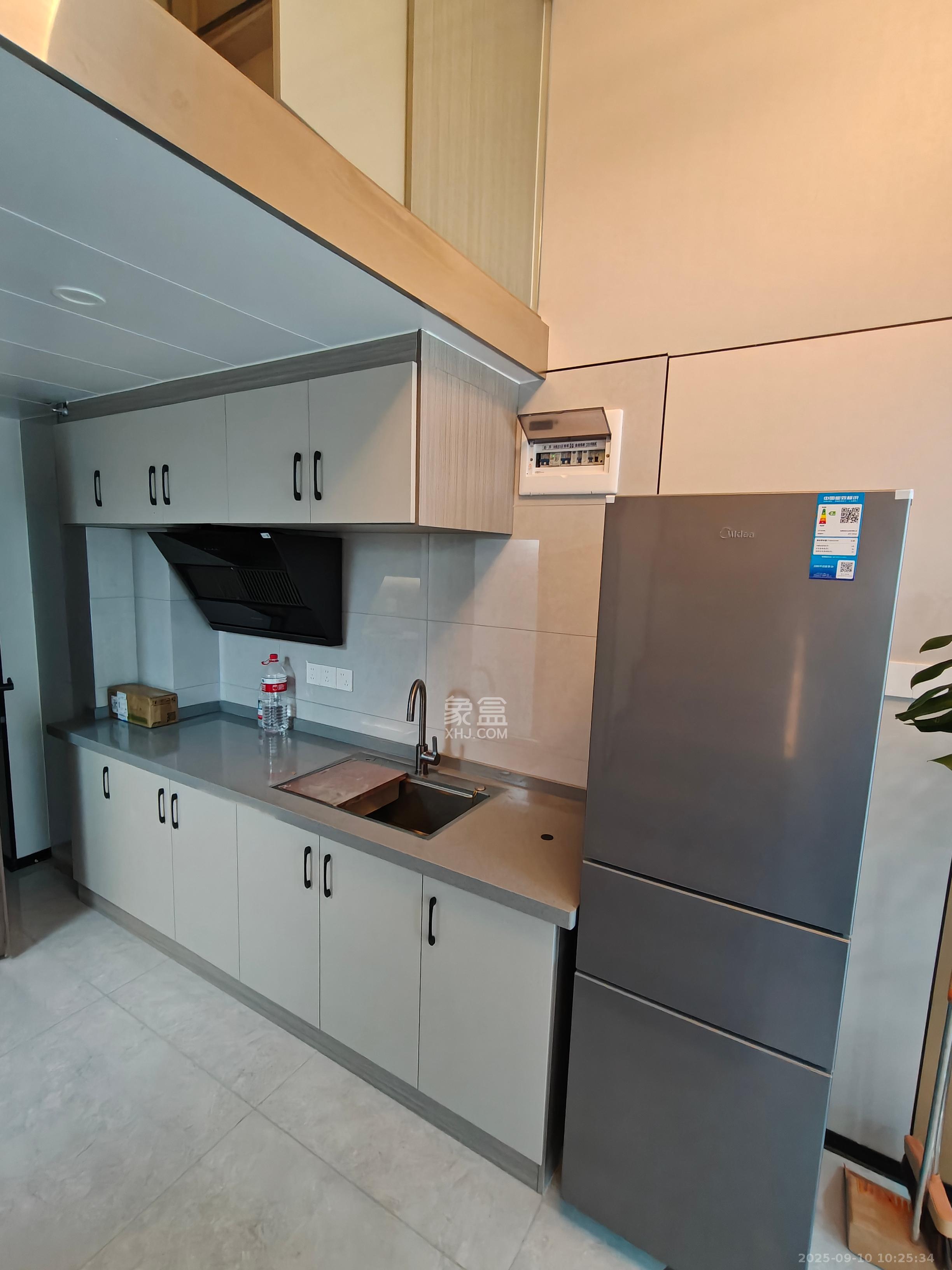 卓越中寰  2室1厅1卫    2800.0元/月室内图