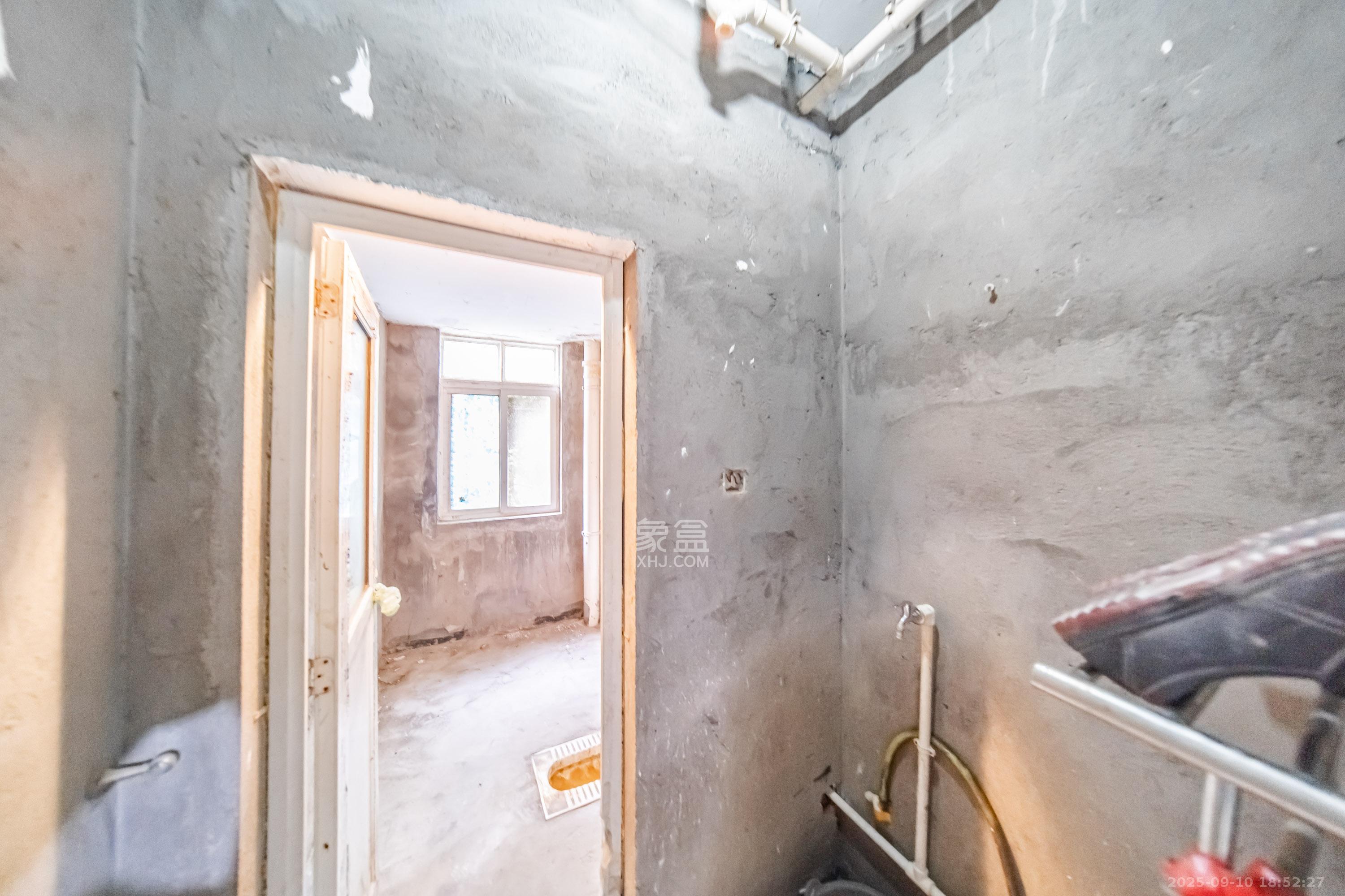 洋湖景园 3室2厅2卫 80.0万 洋湖景园 3室2厅2卫 80.0万卫生间