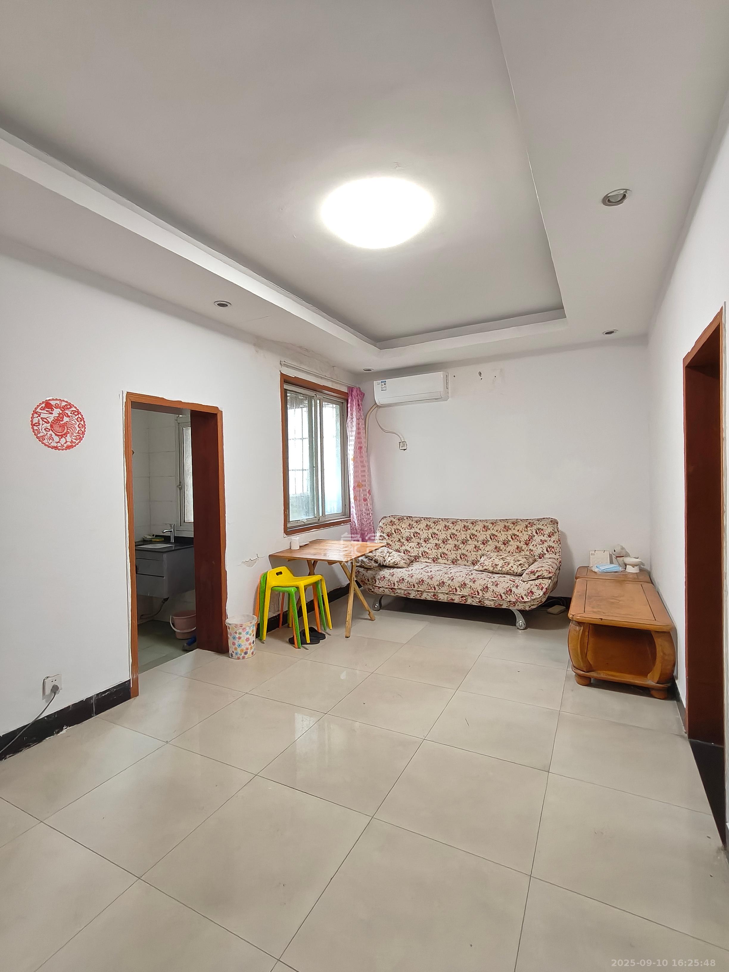 市直属机关宿舍 2室1厅1卫 1450.0元/月 市直属机关宿舍 2室1厅1卫 1450.0元/月室内图