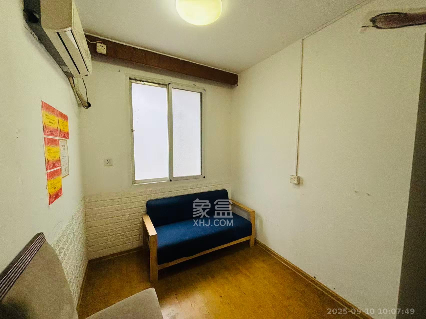 长郡花园  3室1厅1卫    2800.0元/月 长郡花园  3室1厅1卫    2800.0元/月