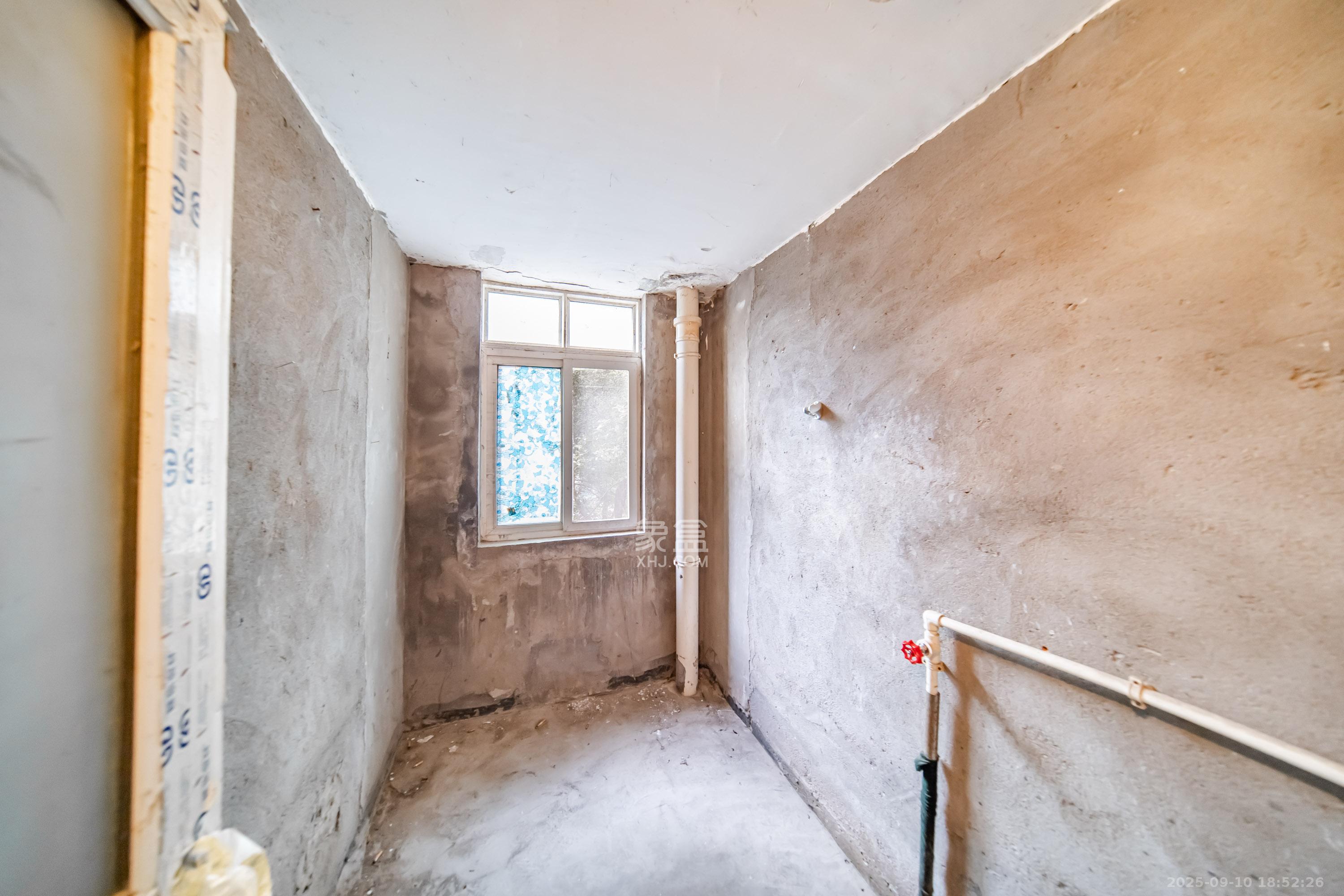 洋湖景园 3室2厅2卫 80.0万 洋湖景园 3室2厅2卫 80.0万卫生间