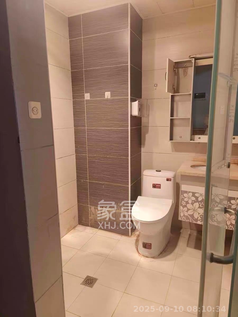 水岸世景  1室1厅1卫    1200.0元/月室内图