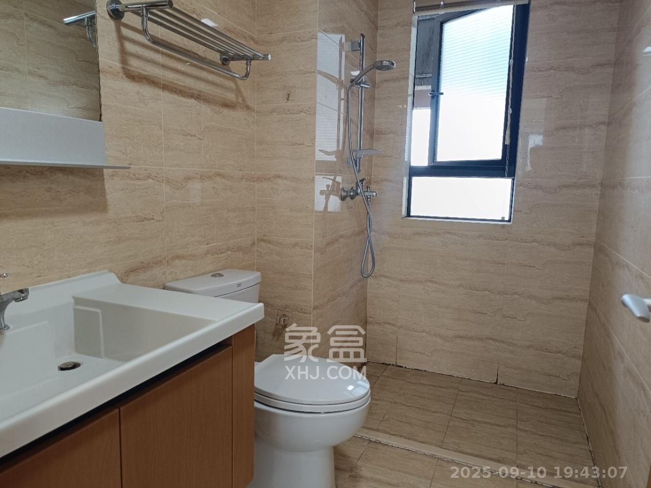 万科魅力之城 3室2厅2卫 2400.0元/月 万科魅力之城 3室2厅2卫 2400.0元/月室内图