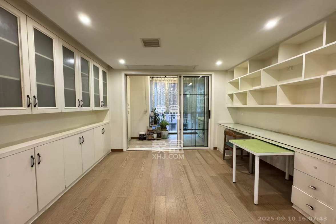 万博汇  2室2厅1卫    3200.0元/月 万博汇  2室2厅1卫    3200.0元/月室内图1