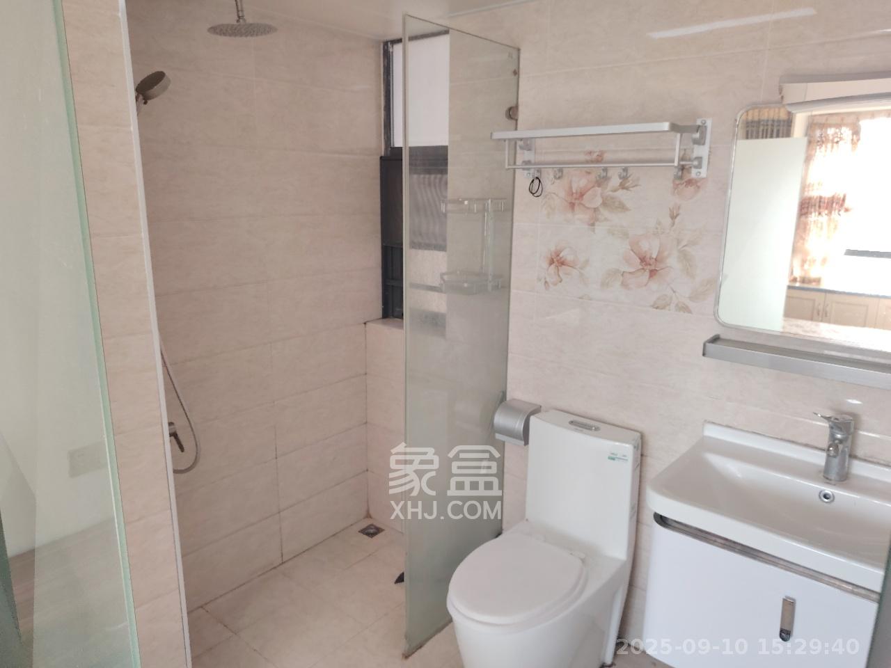 兰亭湾畔 4室2厅2卫 3500.0元/月 兰亭湾畔 4室2厅2卫 3500.0元/月室内图