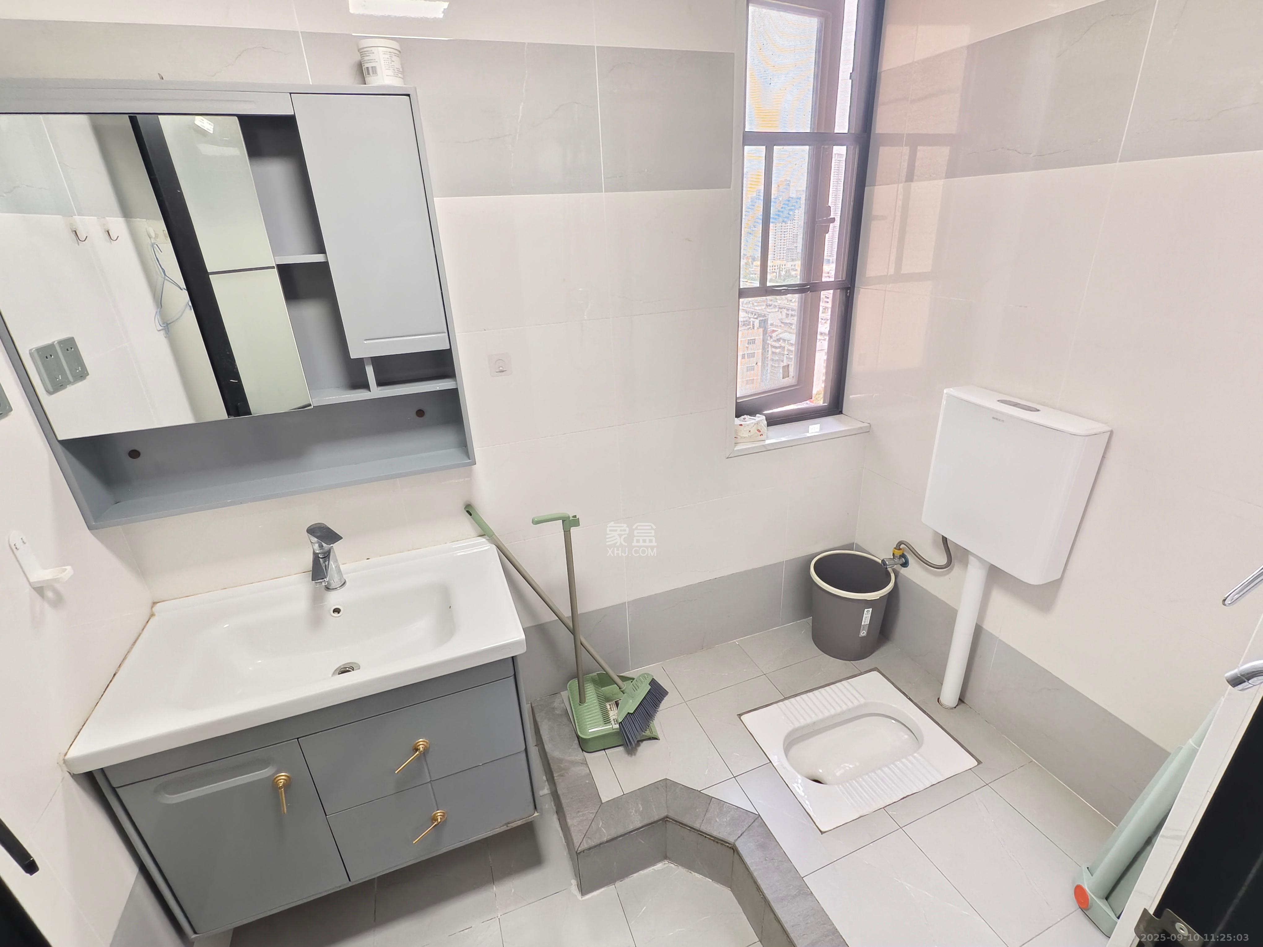 天健城  1室0厅1卫    2400.0元/月 天健城  1室0厅1卫    2400.0元/月室内图