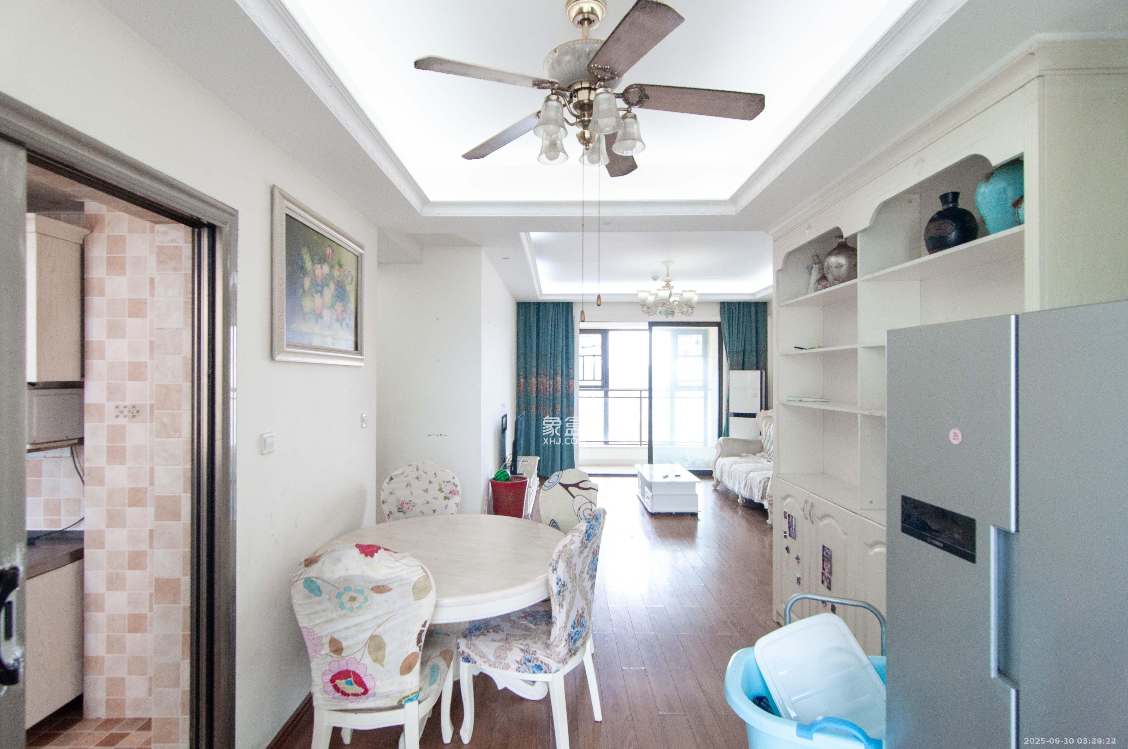 金茂梅溪湖 4室2厅2卫 3500.0元/月 金茂梅溪湖 4室2厅2卫 3500.0元/月室内图