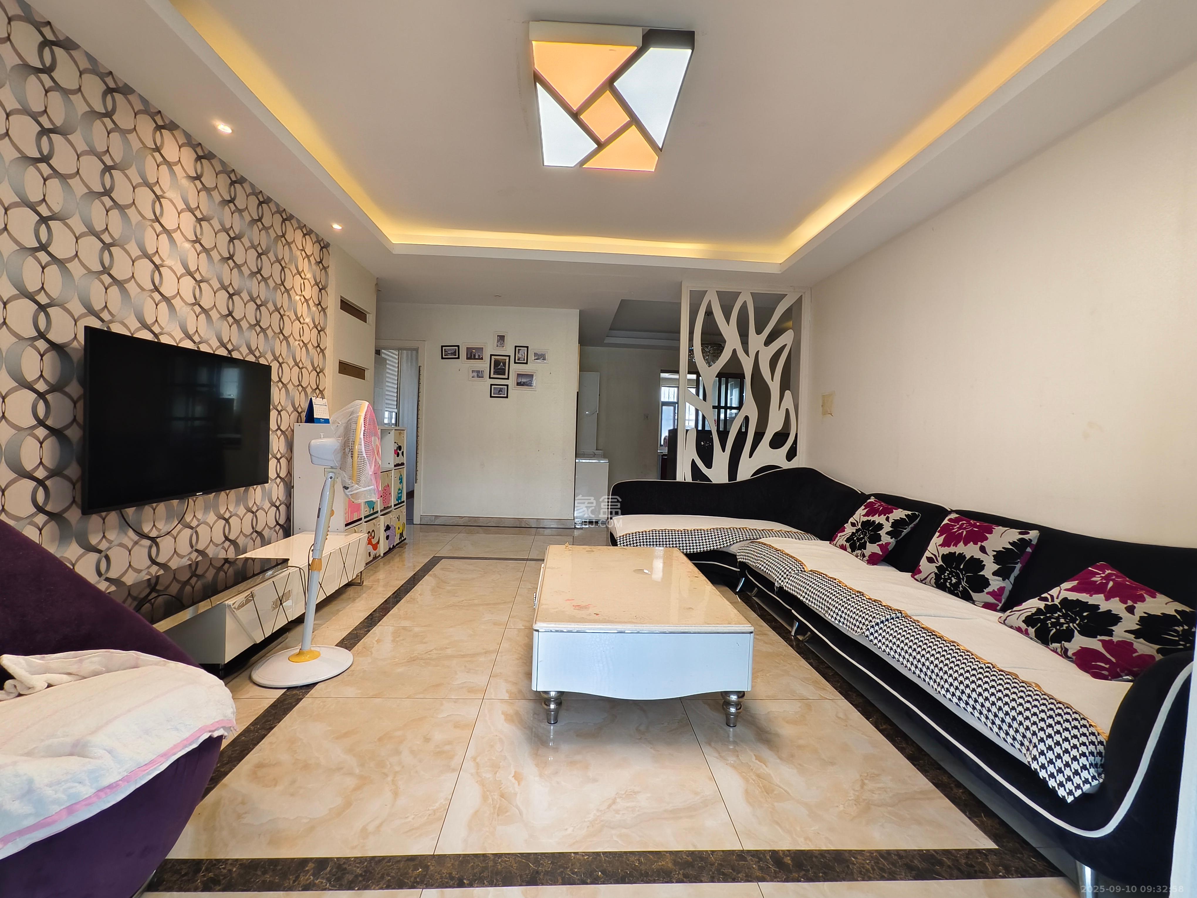 银桂苑  3室2厅2卫    2800.0元/月 银桂苑  3室2厅2卫    2800.0元/月室内图