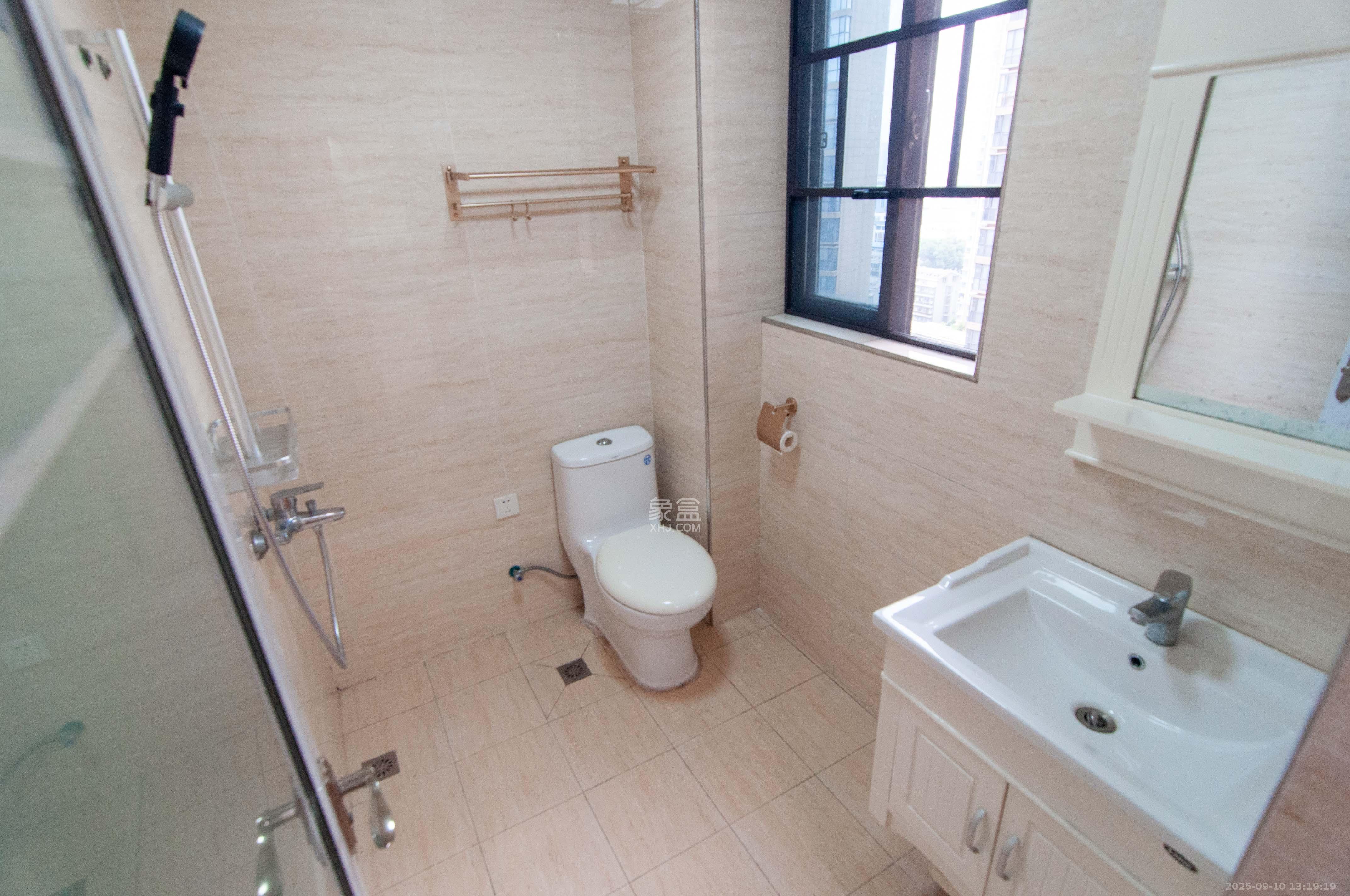 湘腾琴岛 4室2厅2卫 139.00万 湘腾琴岛 4室2厅2卫 139.00万卫生间