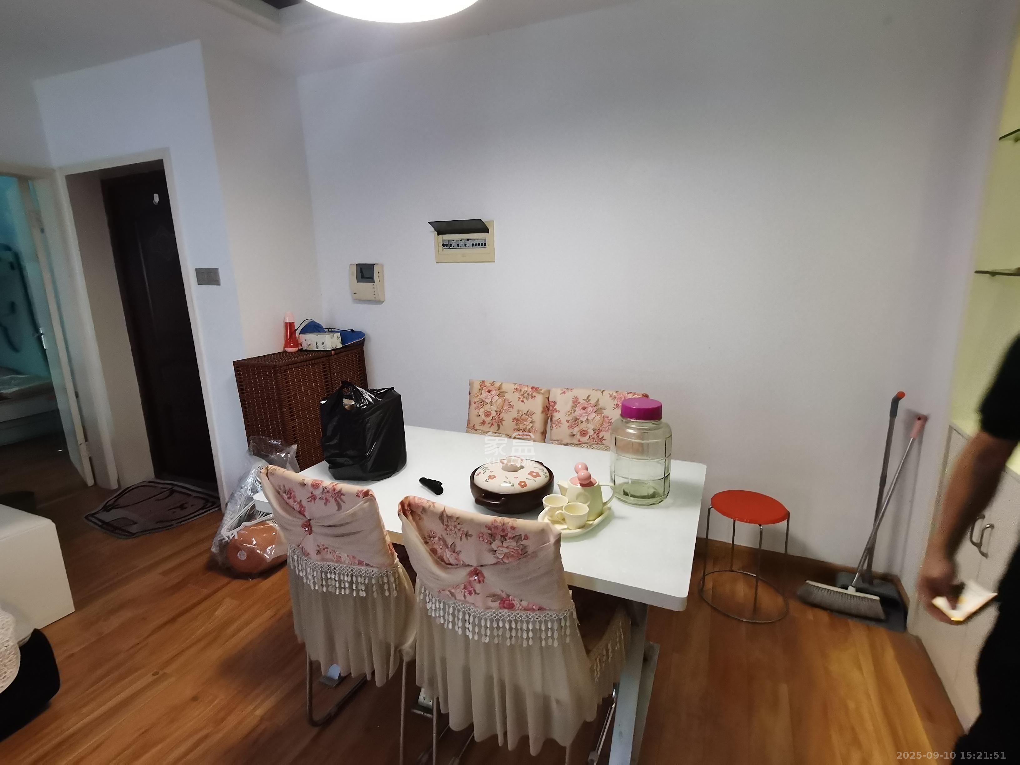 卓越蔚蓝海岸二期  1室0厅0卫   2200.00元/月室内图