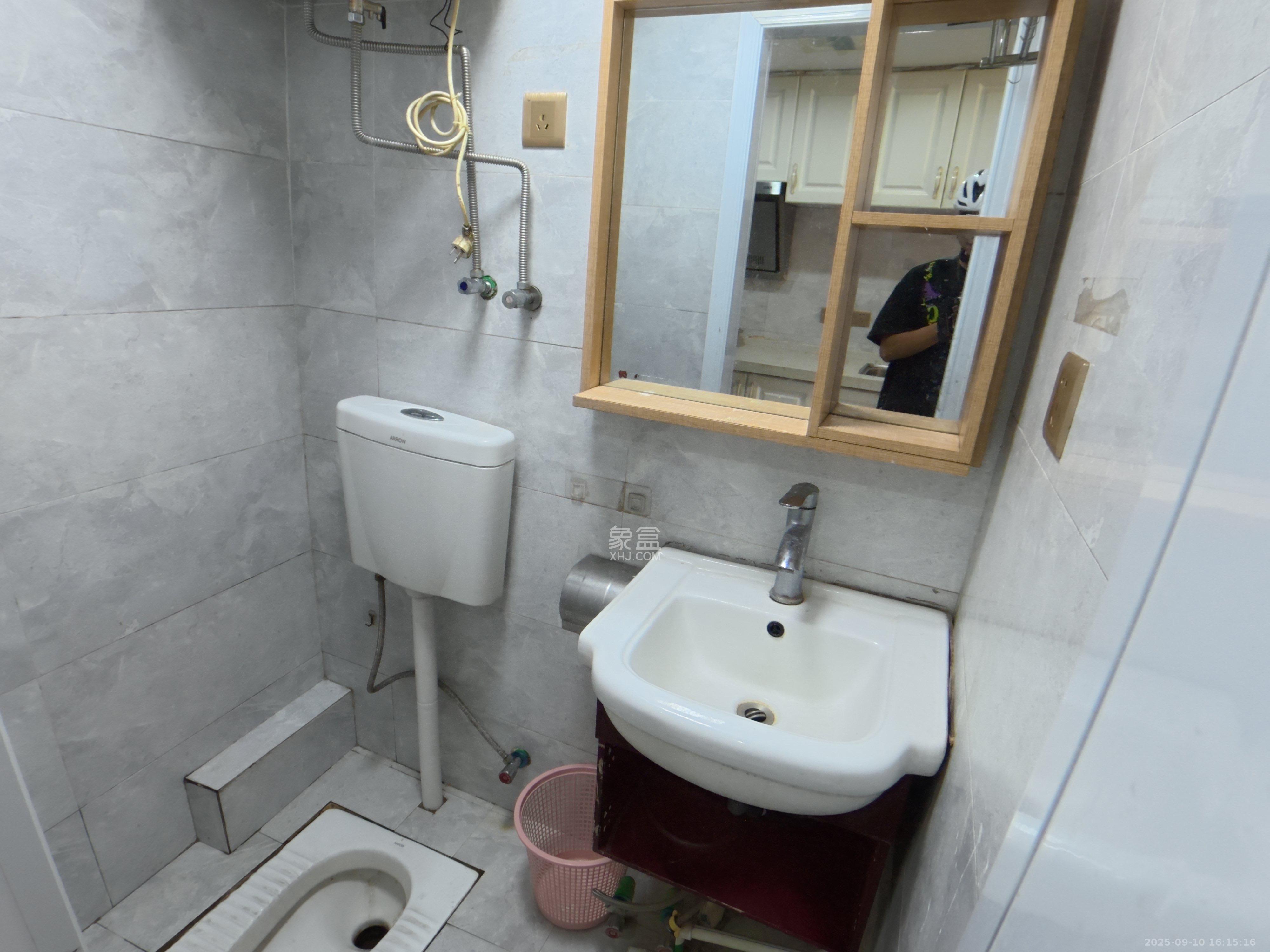 中建芙蓉工社  1室1厅1卫   1100.00元/月室内图
