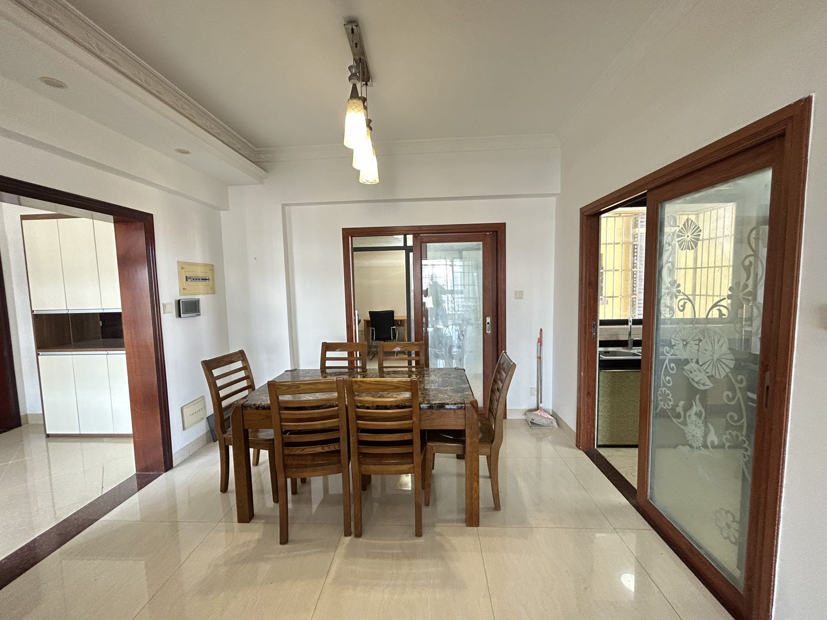 香樟林 5室2厅2卫 4300.0元/月 香樟林 5室2厅2卫 4300.0元/月室内图