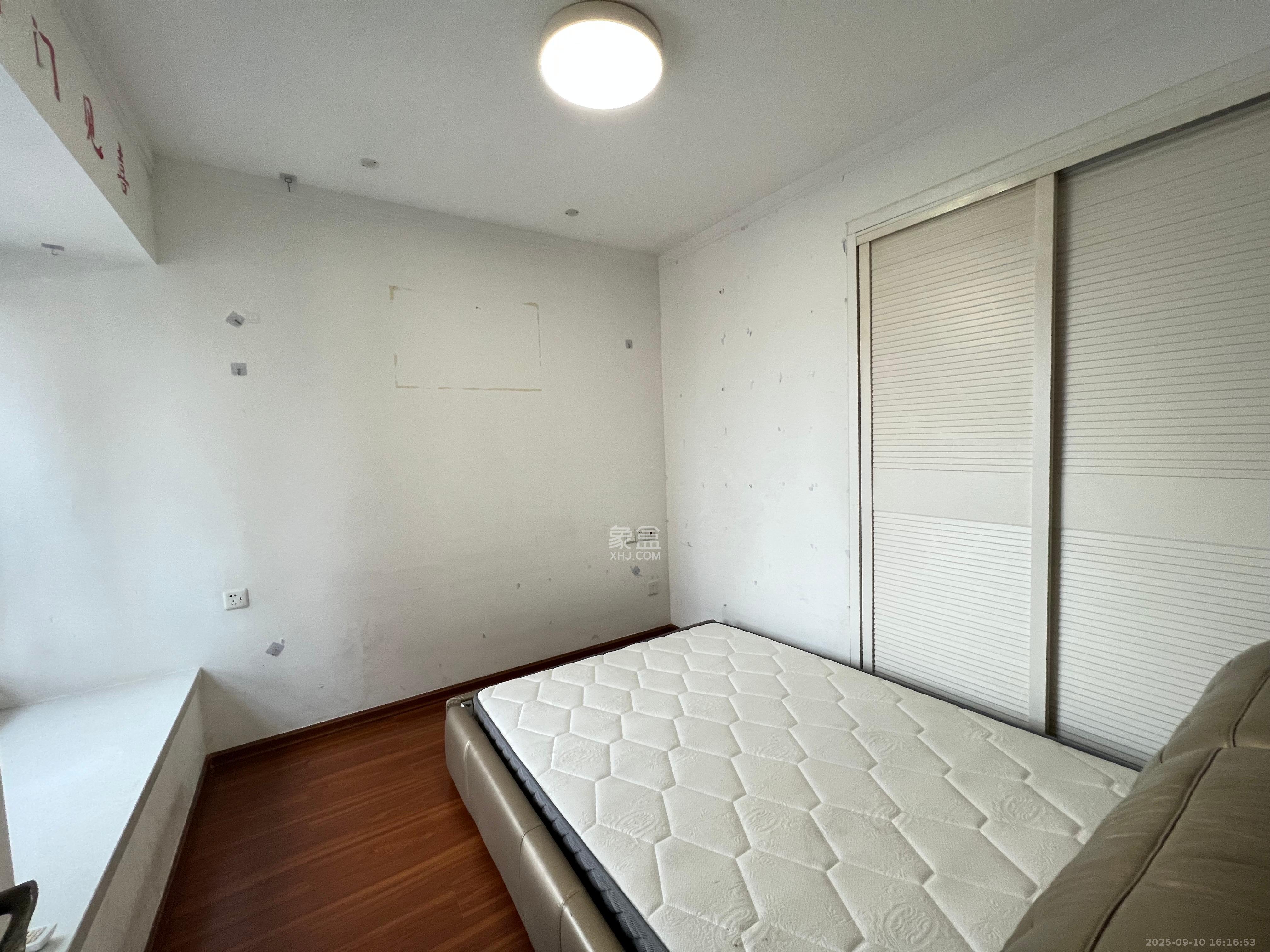 龙湖水晶郦城 3室2厅1卫 2700.0元/月 龙湖水晶郦城 3室2厅1卫 2700.0元/月室内图