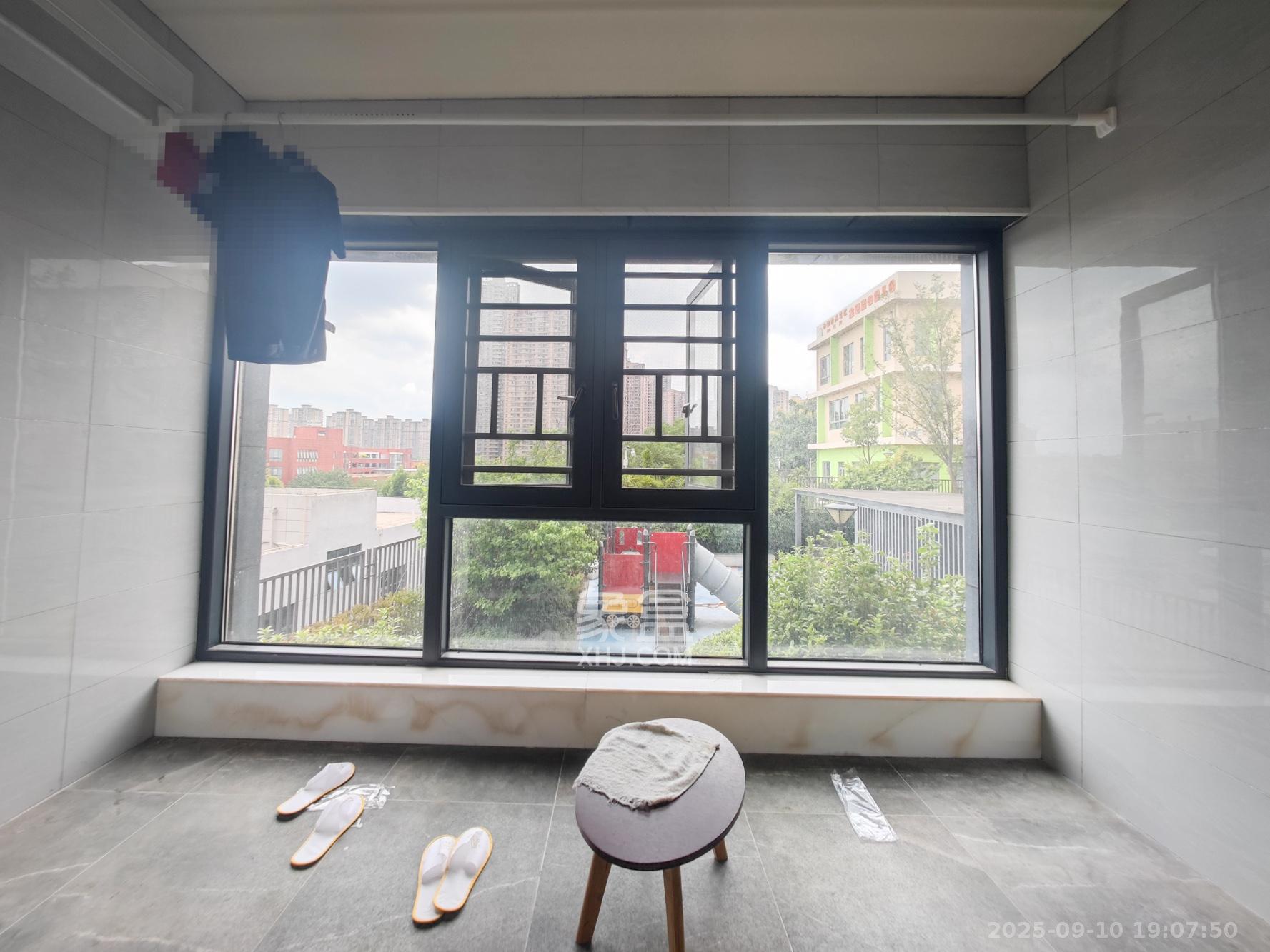 万科金色麦田  4室2厅2卫    185.0万 万科金色麦田  4室2厅2卫    185.0万阳台