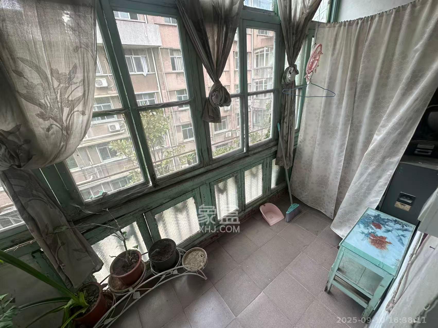 中心医院宿舍  2室1厅1卫    1500.0元/月 中心医院宿舍  2室1厅1卫    1500.0元/月室内图