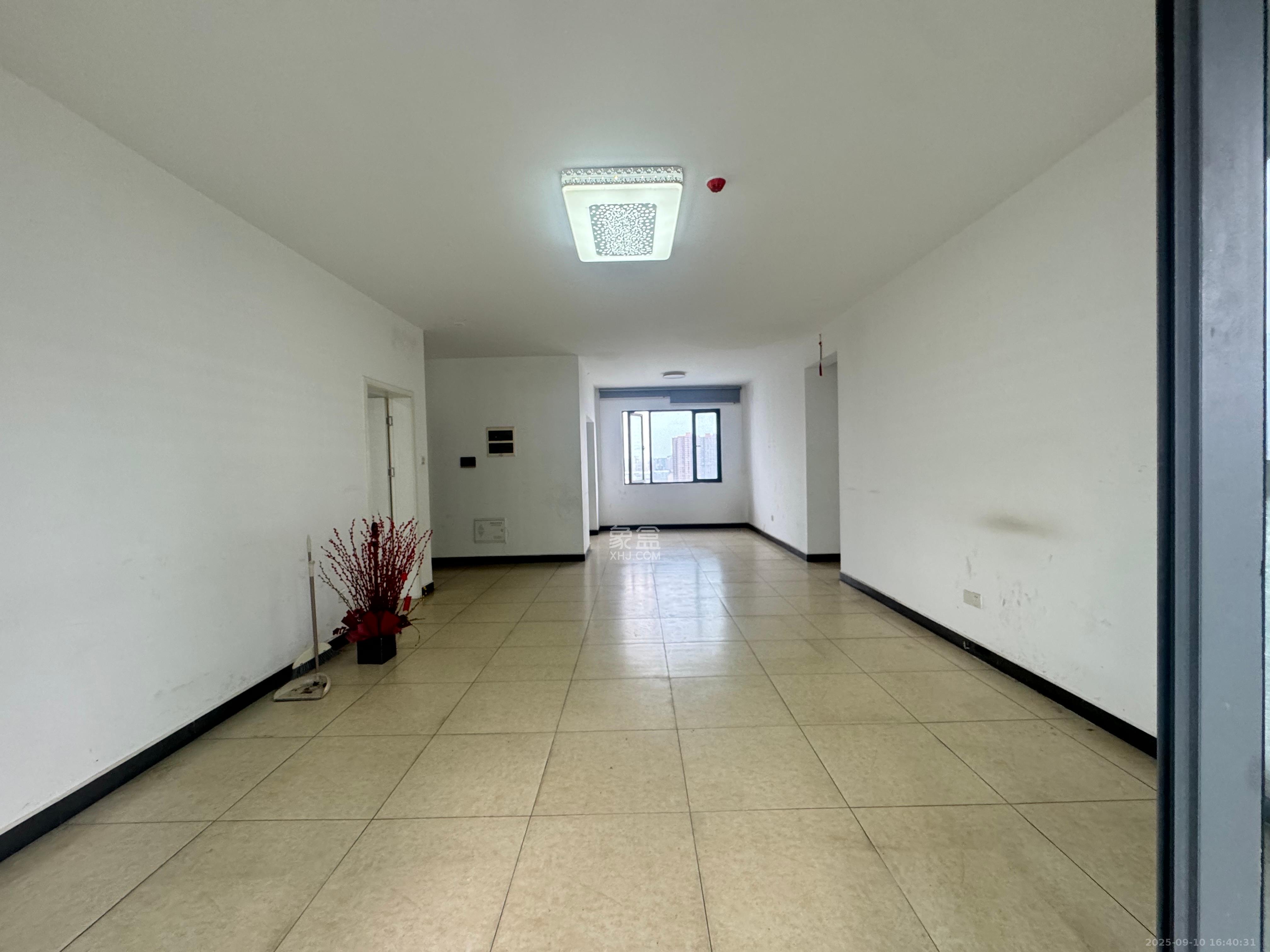 天翼花园(中国电信单位房) 5室2厅2卫 4600.0元/月 天翼花园(中国电信单位房) 5室2厅2卫 4600.0元/月室内图