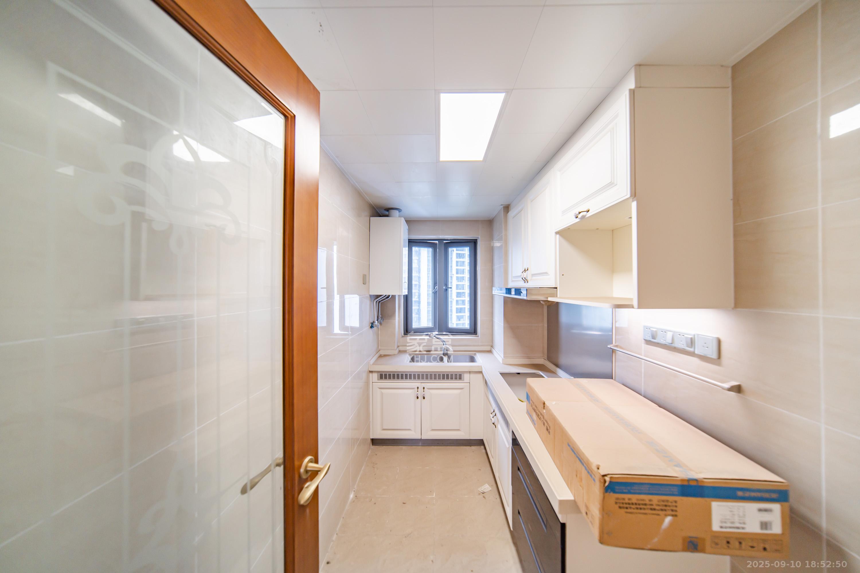 恒大文化旅游城A区  3室2厅1卫    65.0万厨房