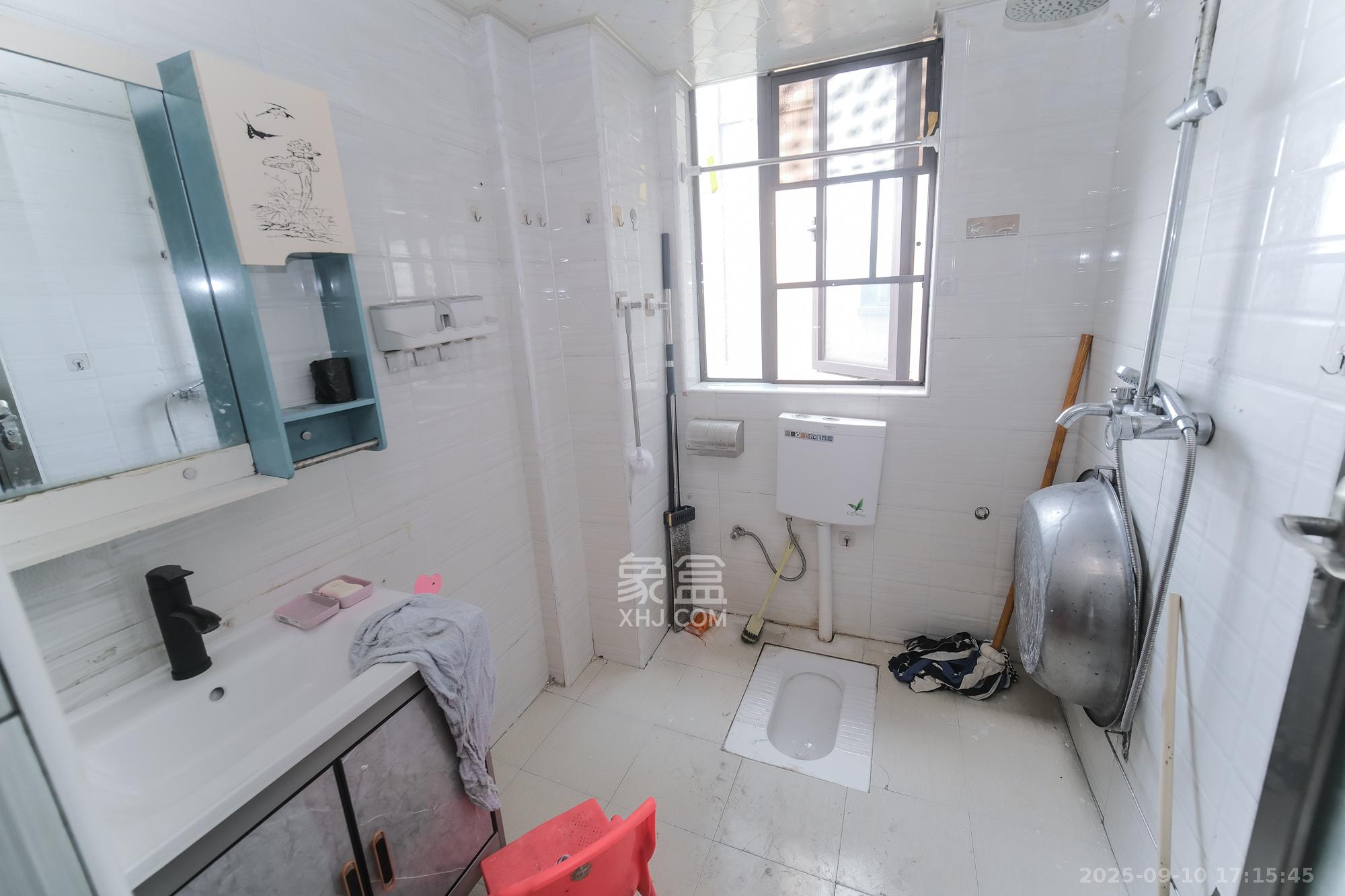 盛地春天里 1室2厅1卫 60.0万 盛地春天里 1室2厅1卫 60.0万卫生间