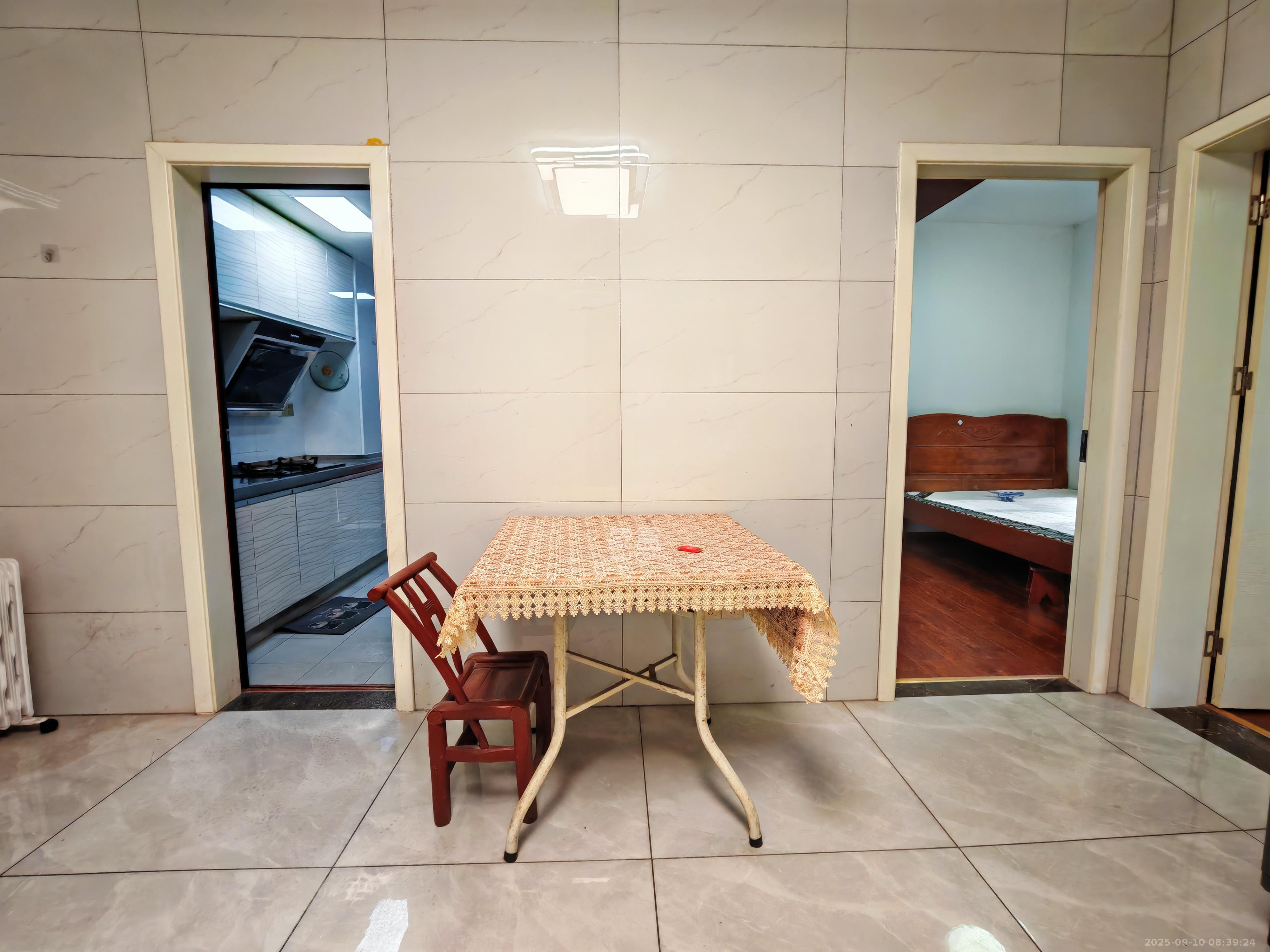 新新花园 2室2厅1卫 2200.0元/月 新新花园 2室2厅1卫 2200.0元/月室内图