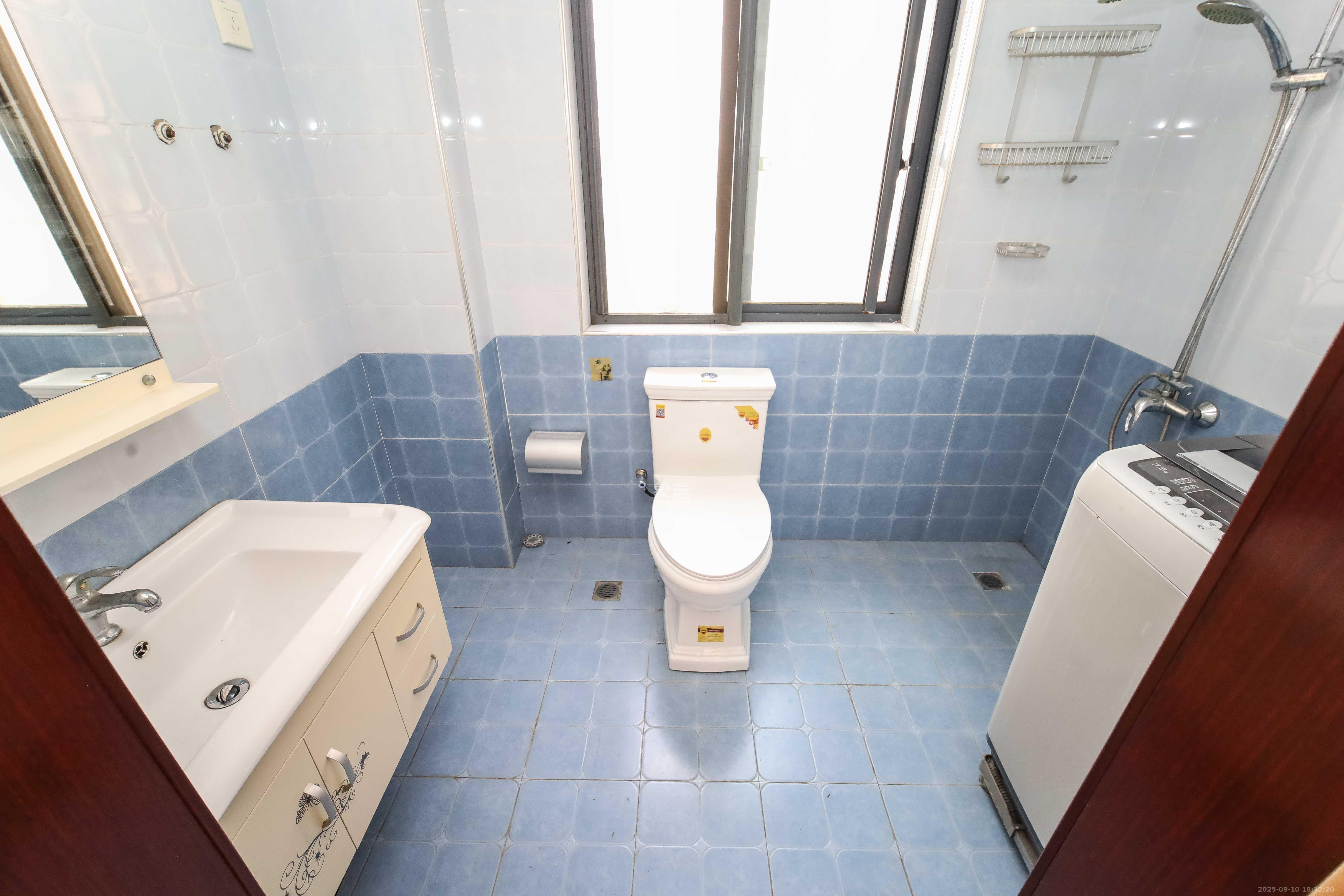 江河双水湾  4室2厅2卫    139.0万 江河双水湾  4室2厅2卫    139.0万卫生间